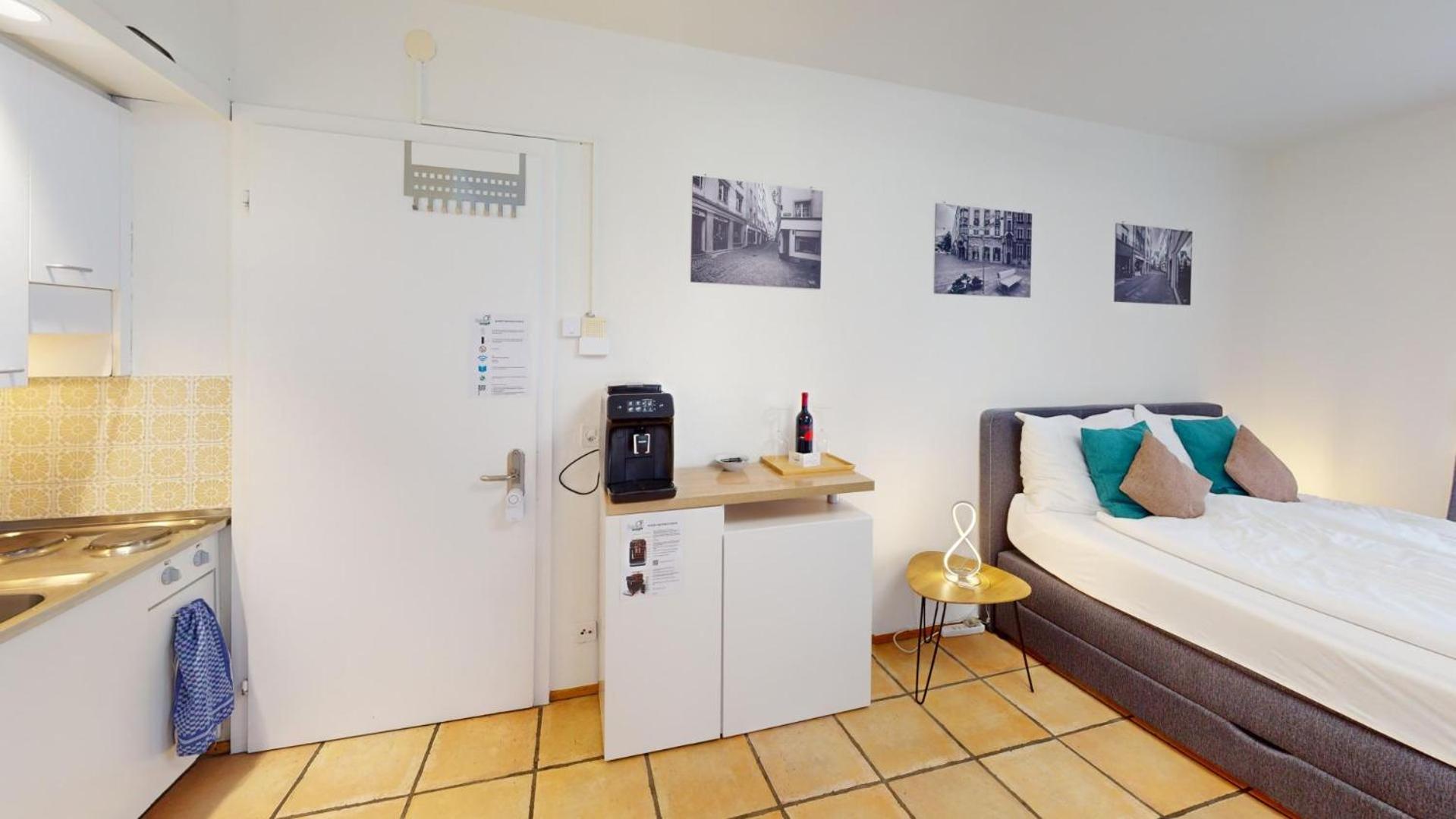 Solution-Grischun - Altstadtwohnung - Zentral - Boxspringbett - Dachterrasse - Kaffe&Tee