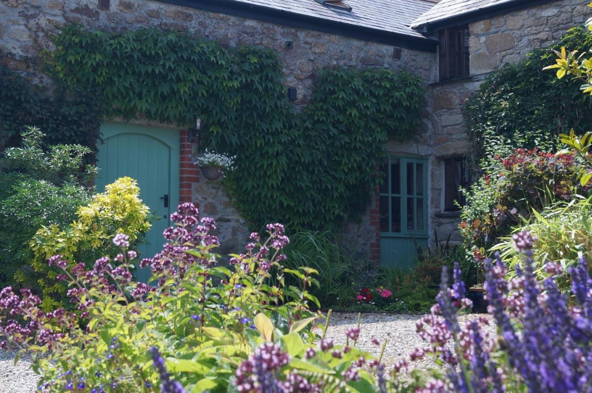 Idyllisches Landhaus mit wunderschönem Garten view 2