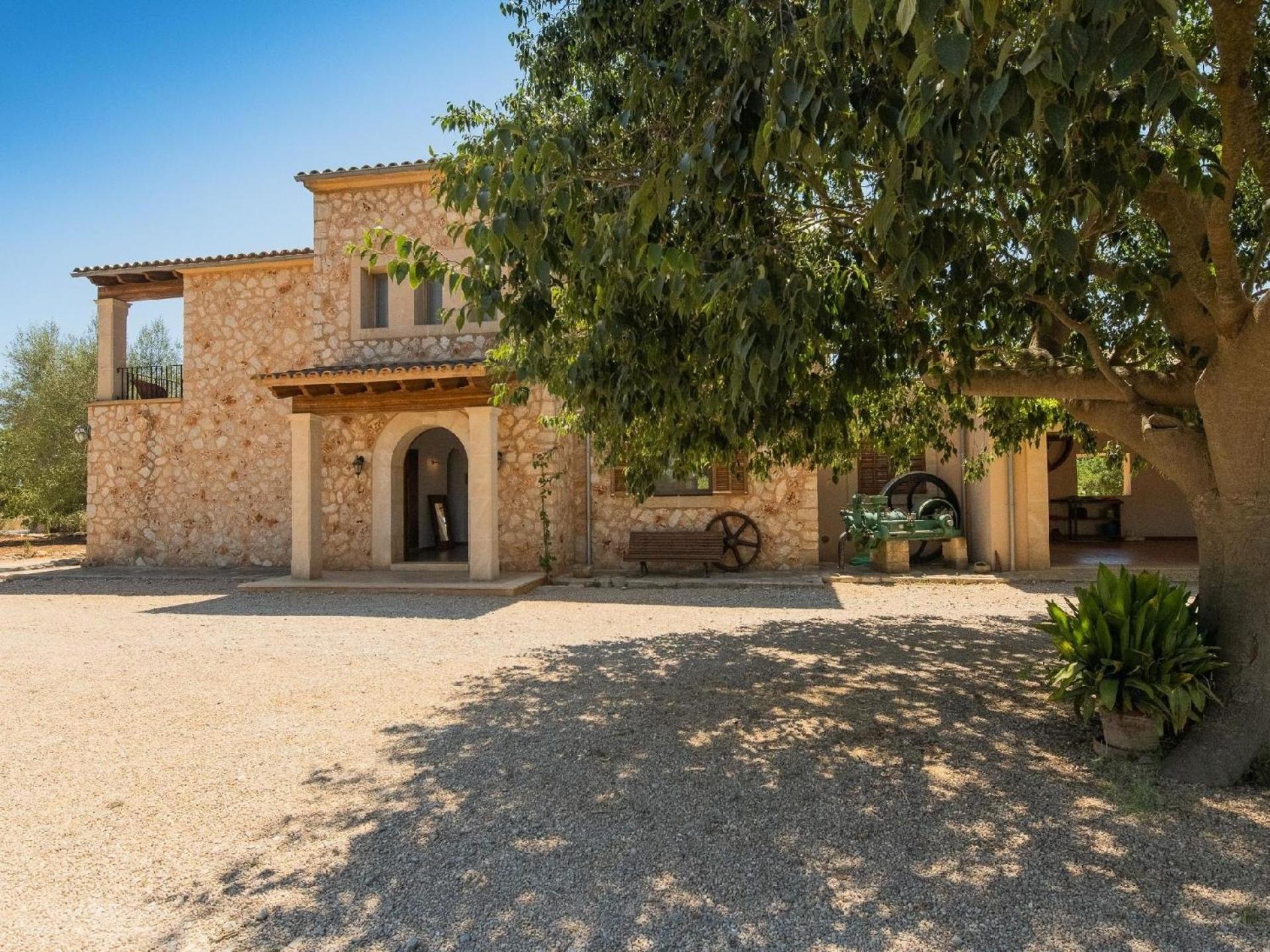 Luxuriöse Finca auf zwei Etagen mit Garten sowie Pool und Whirlpool