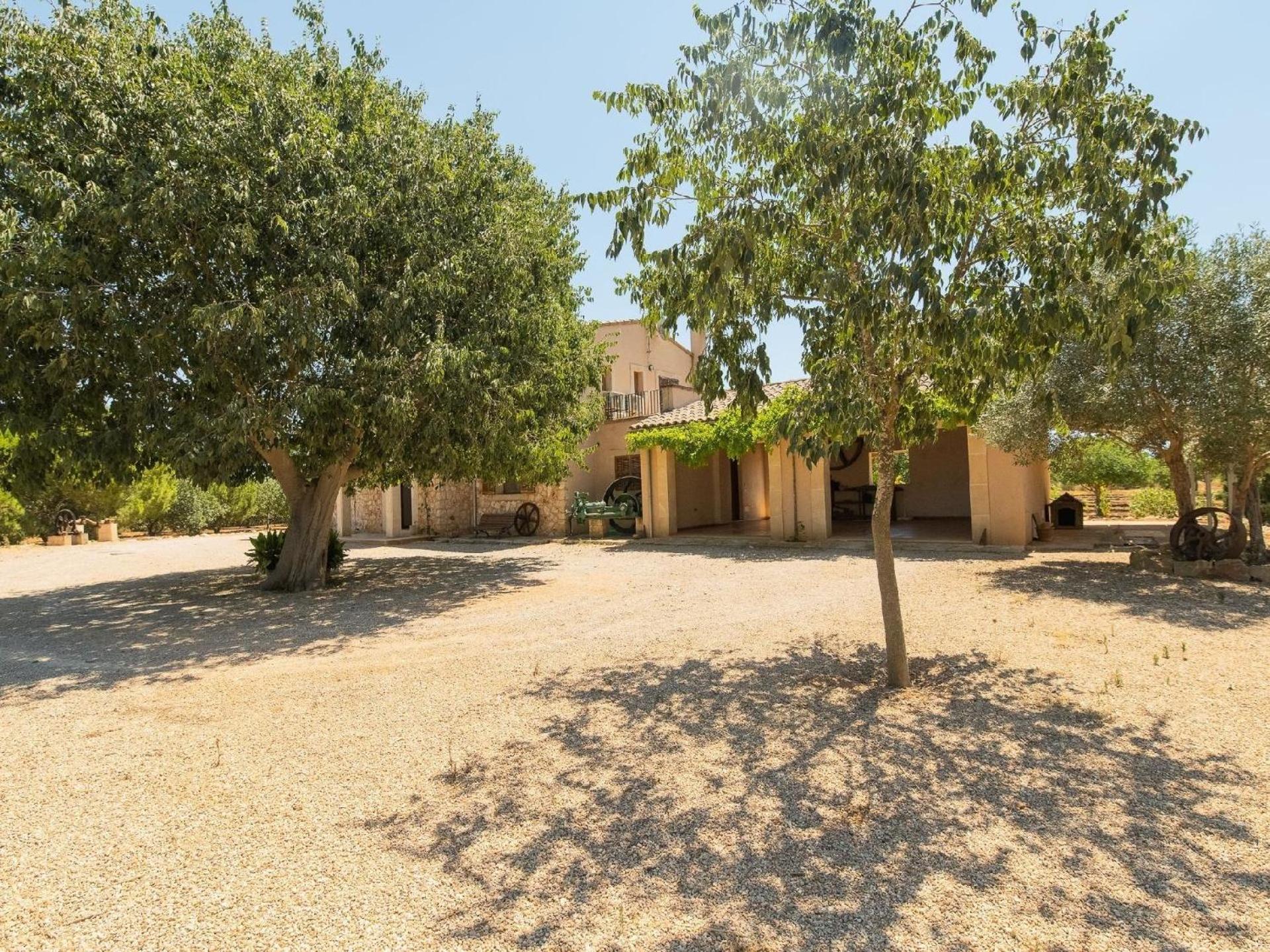 Luxuriöse Finca auf zwei Etagen mit Garten sowie Pool und Whirlpool