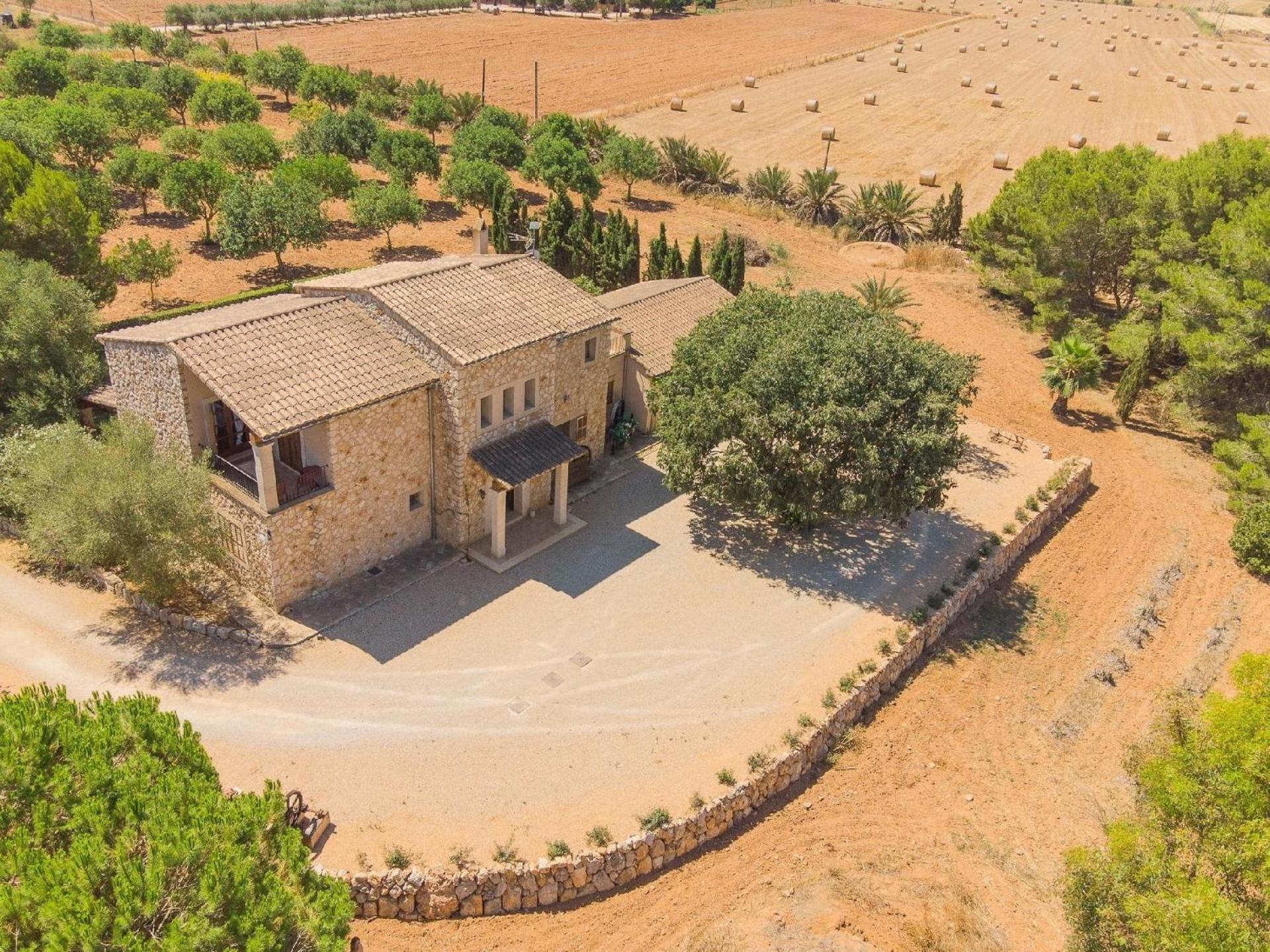 Luxuriöse Finca auf zwei Etagen mit Garten sowie Pool und Whirlpool