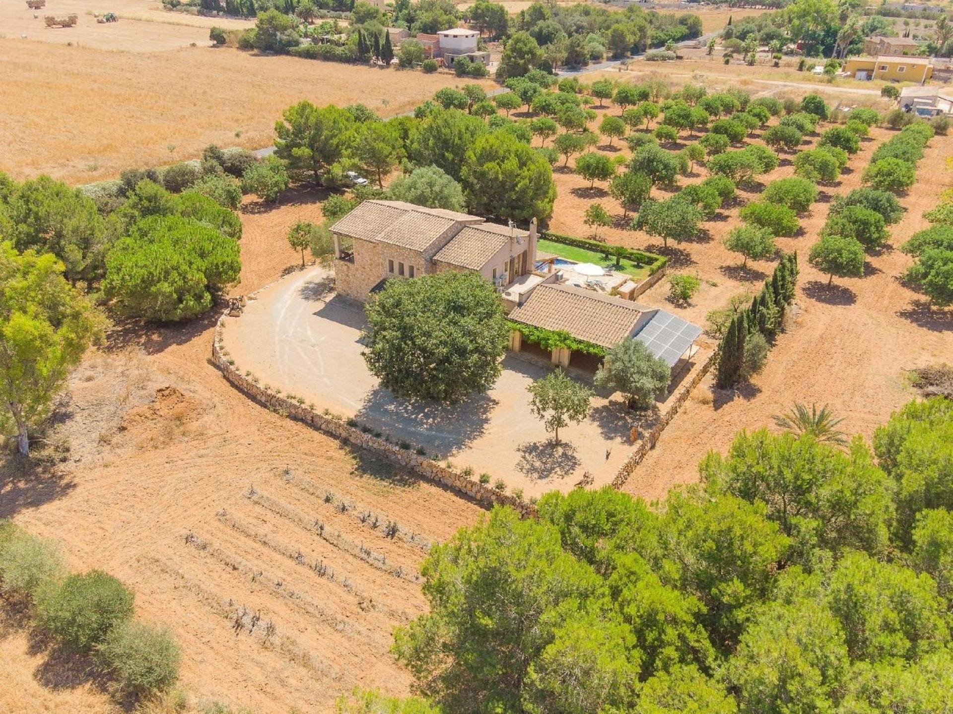 Luxuriöse Finca auf zwei Etagen mit Garten sowie Pool und Whirlpool
