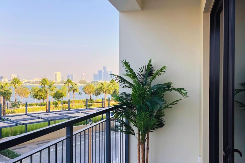 Full Seaview Comfortable Apt La Mer Dubai
