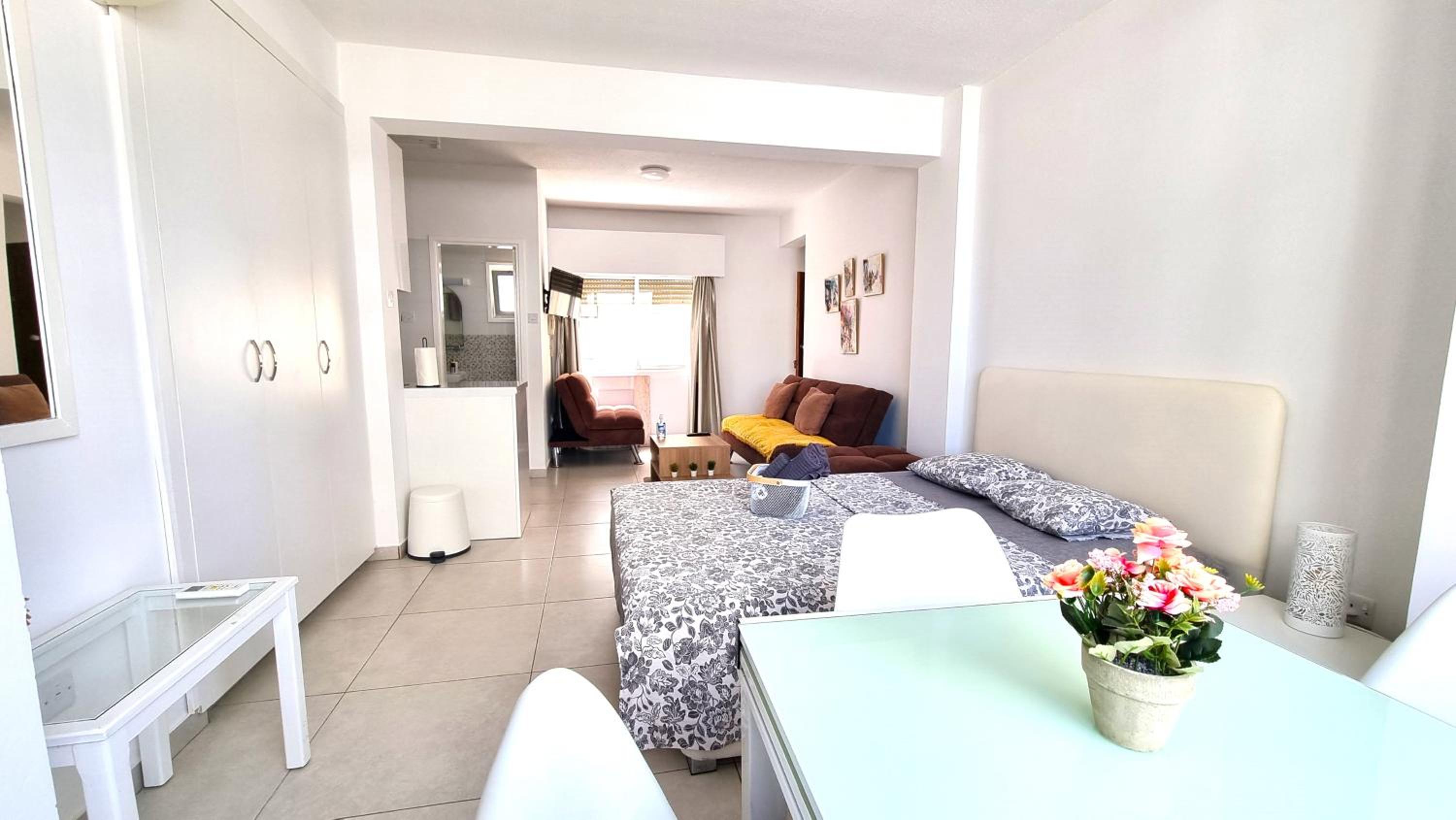 Stylish Studio - 2 Minutes from Kastella Beach
