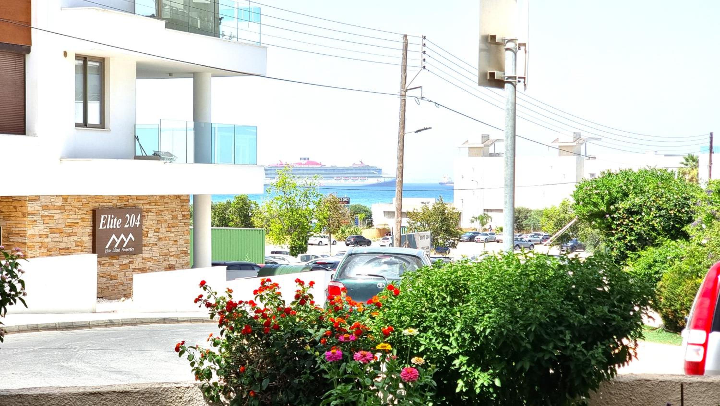 Stylish Studio - 2 Minutes from Kastella Beach