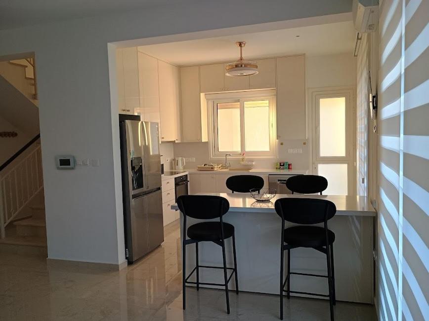 Brand new 4 bedroom villa in Palodeia