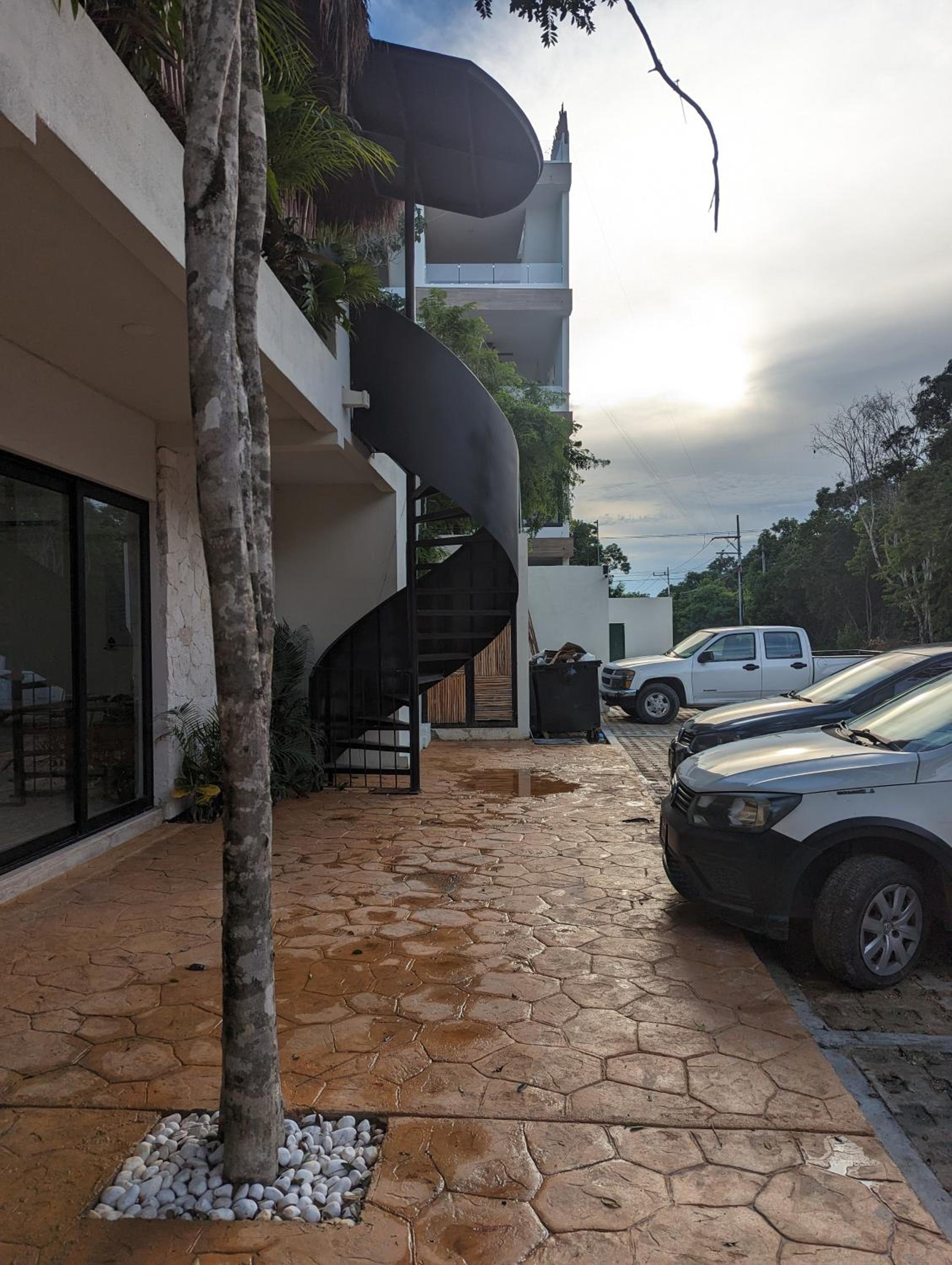 Chic king studio + jacuzzi view 3