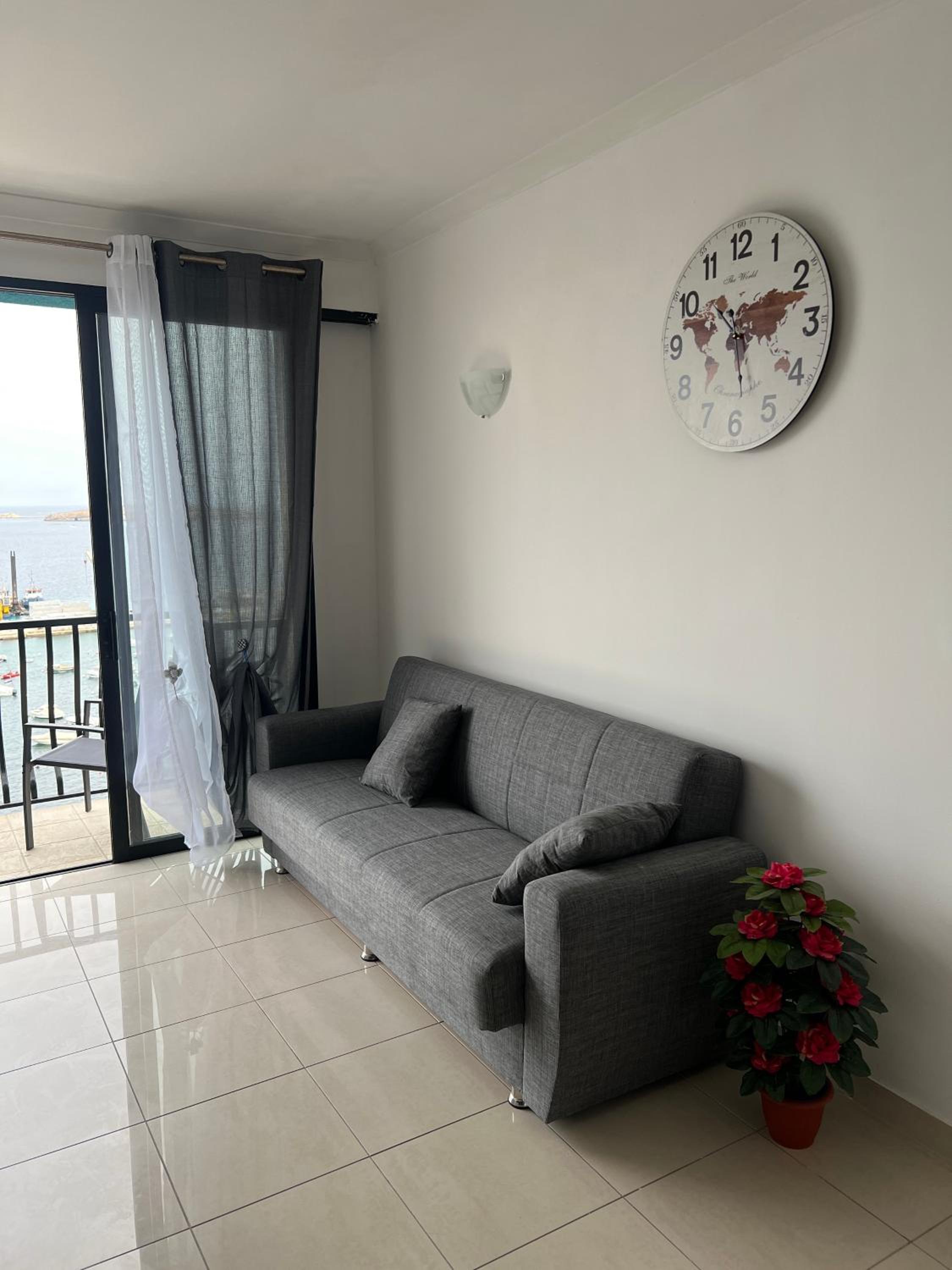 Sea View Penthouse photo 3