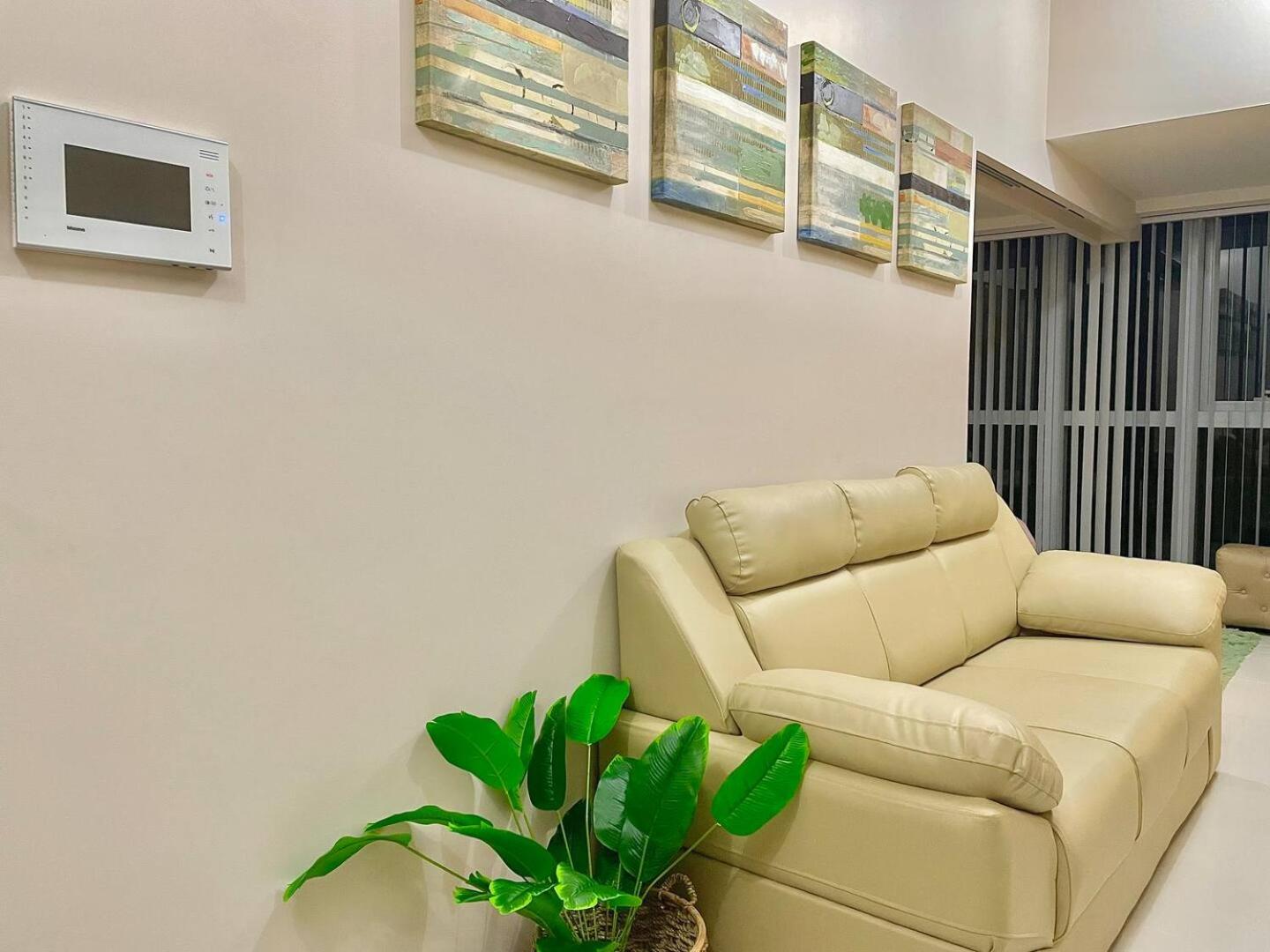 Prime BGC Condo Near Grand Hyatt #upt131q view 5