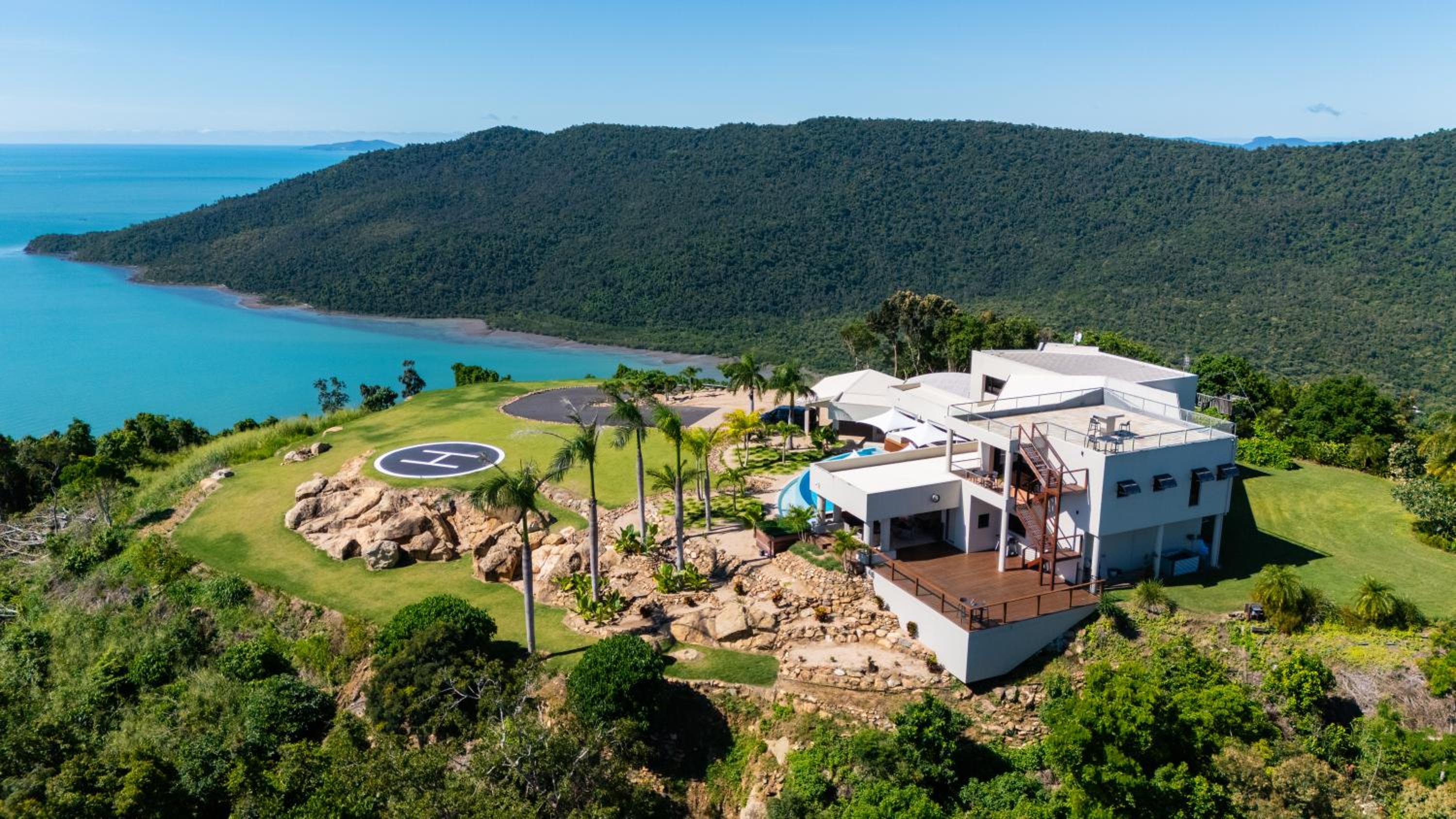 Parc Exclusif, Airlie Beach - 360 island views from a mountain top