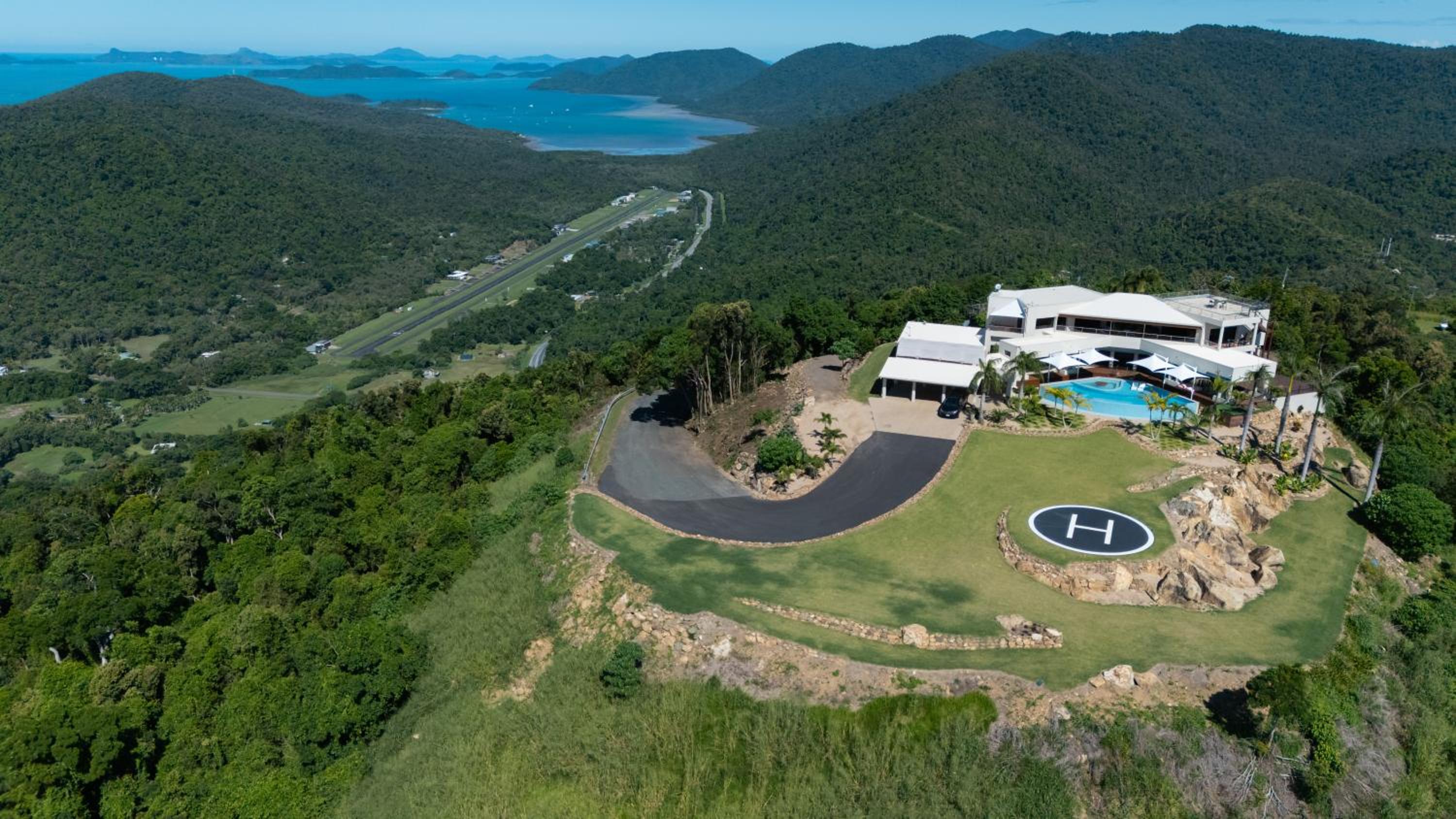 Parc Exclusif, Airlie Beach - 360 island views from a mountain top