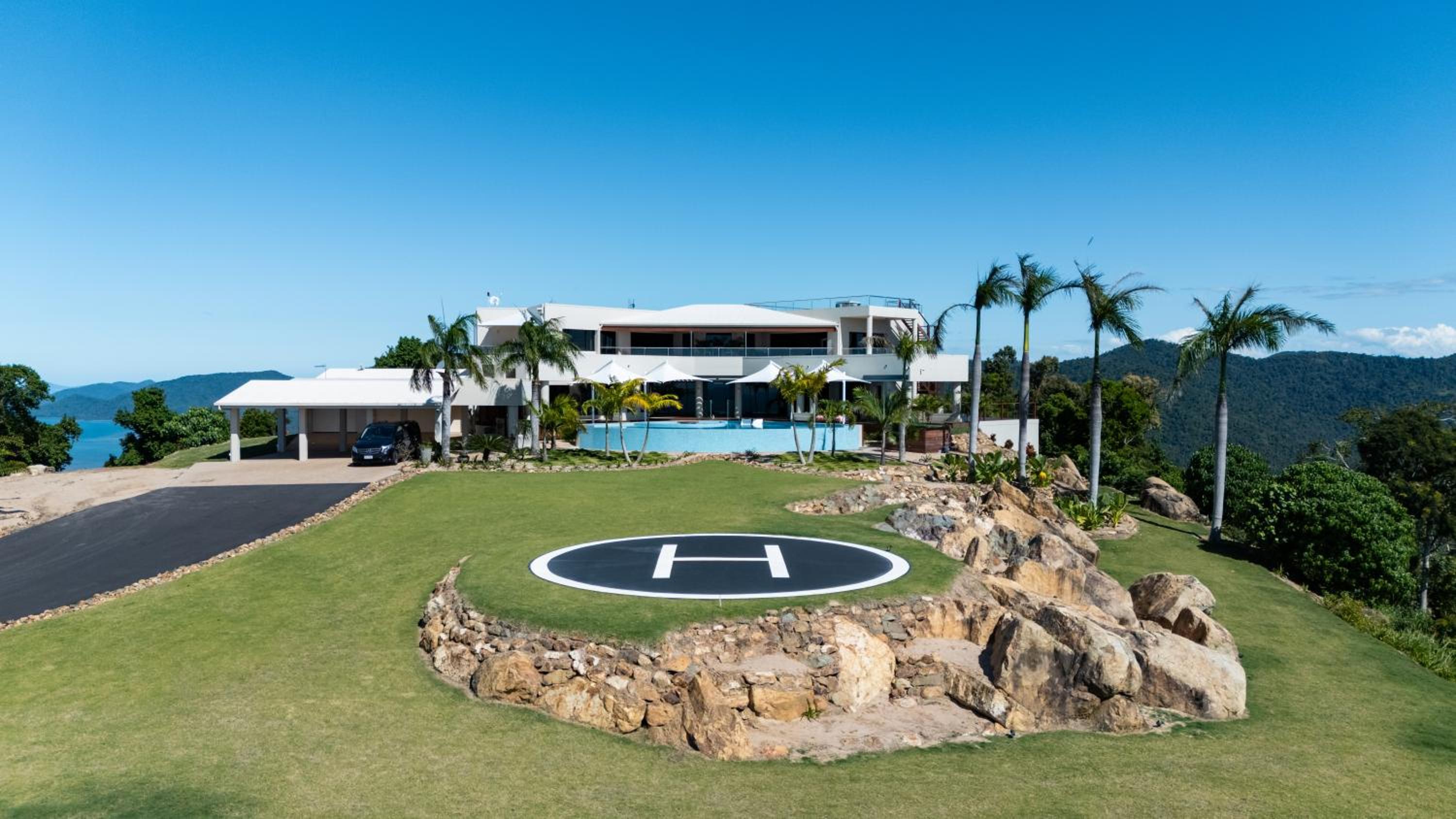 Parc Exclusif, Airlie Beach - 360 island views from a mountain top