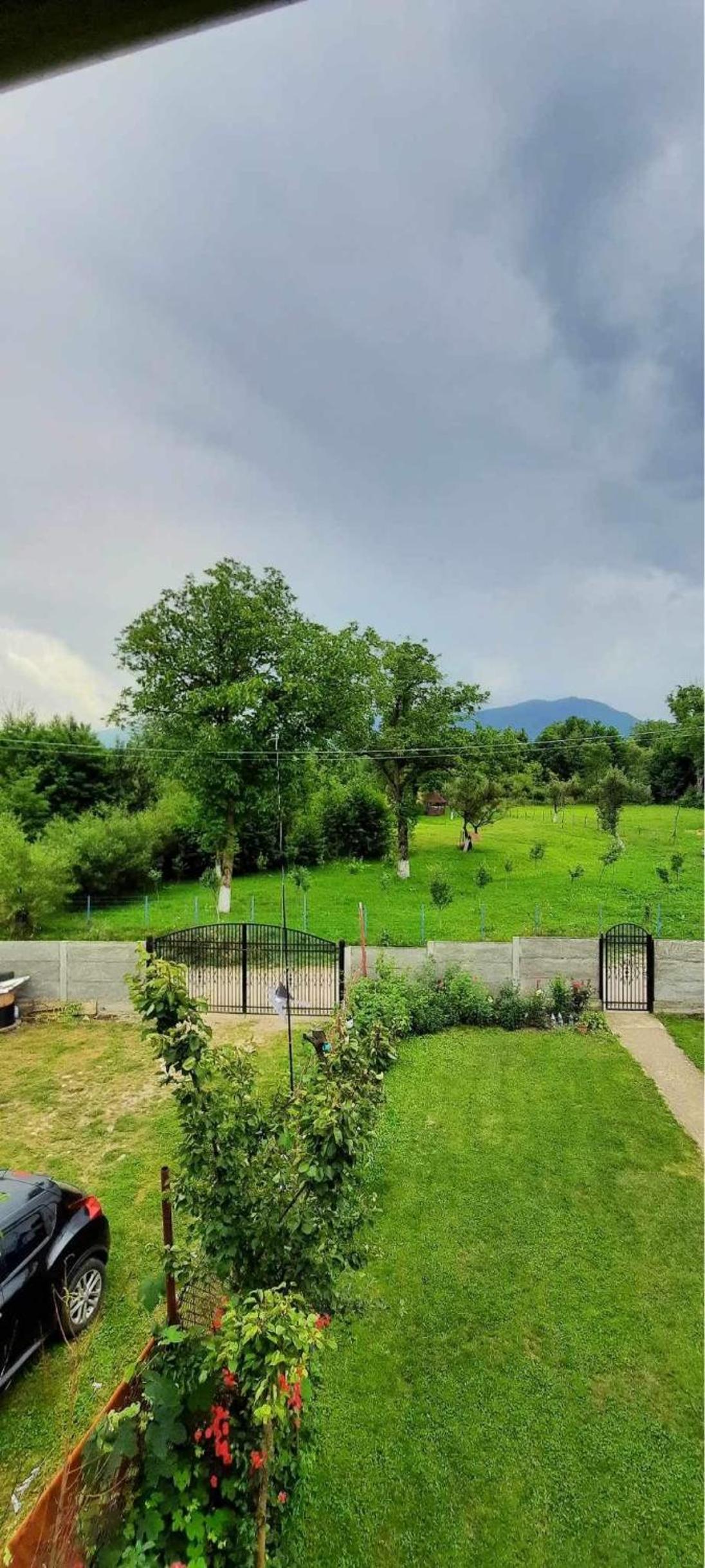 Casă de lângă rău view 3