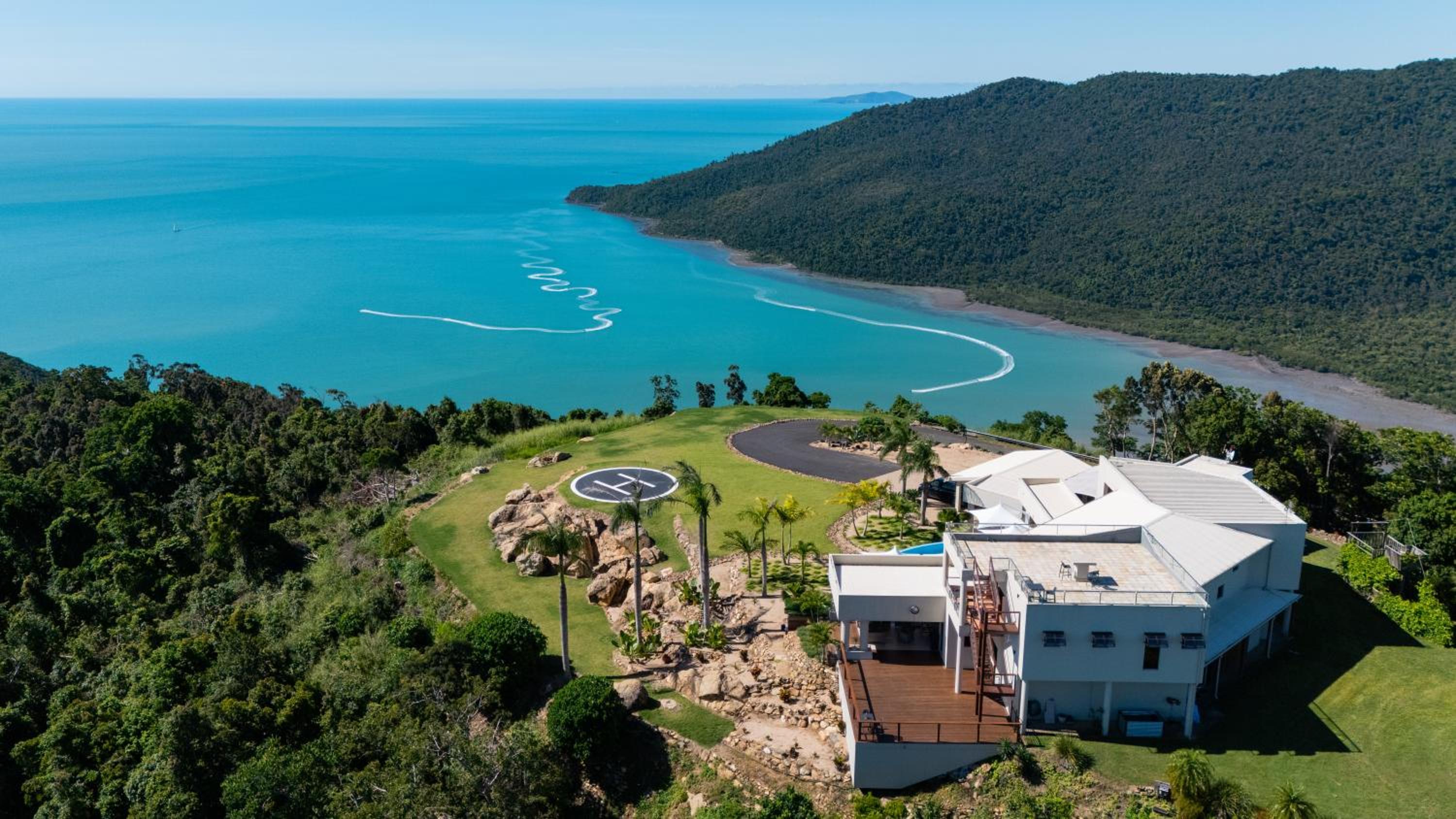 Parc Exclusif, Airlie Beach - 360 island views from a mountain top