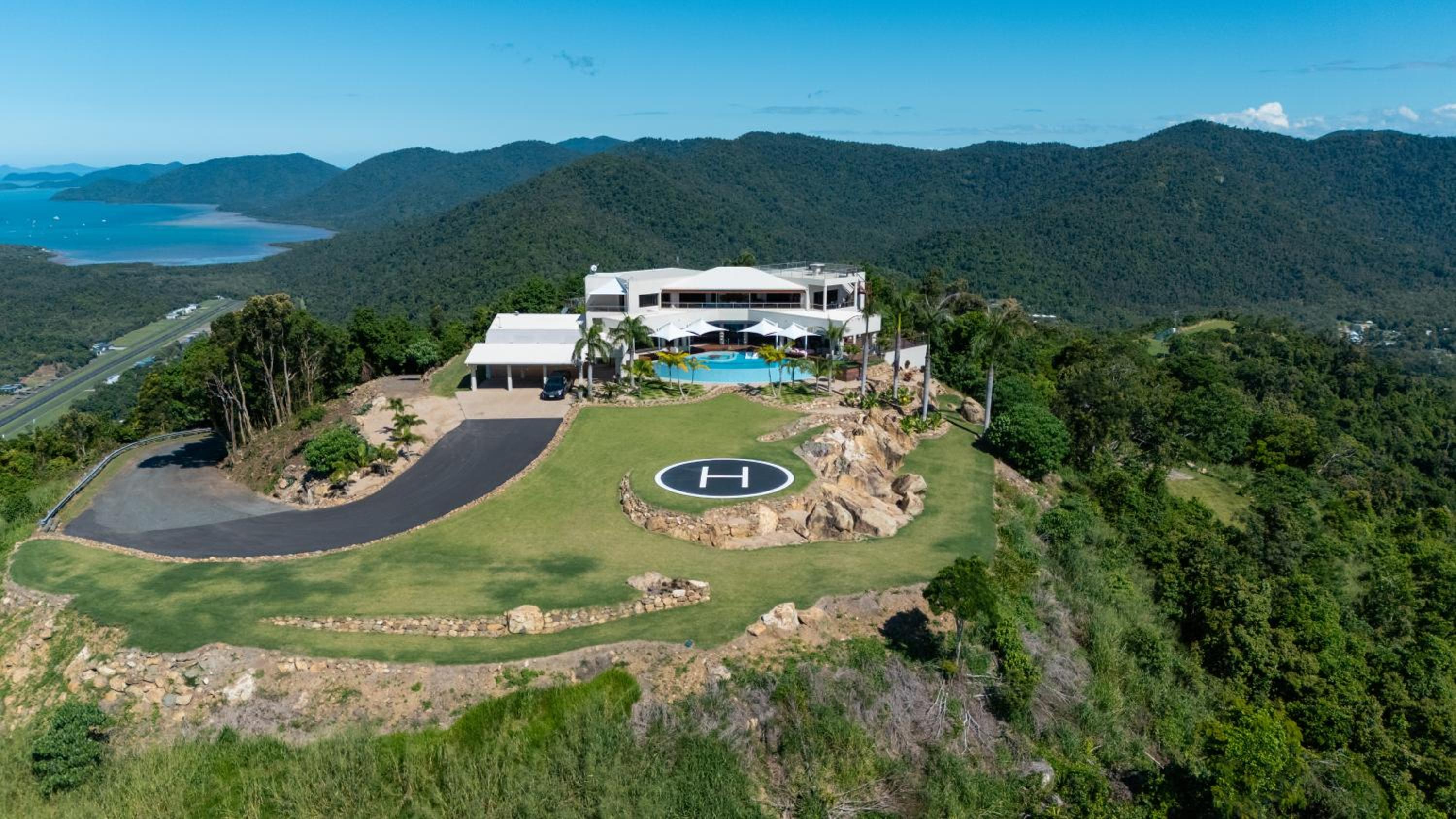 Parc Exclusif, Airlie Beach - 360 island views from a mountain top