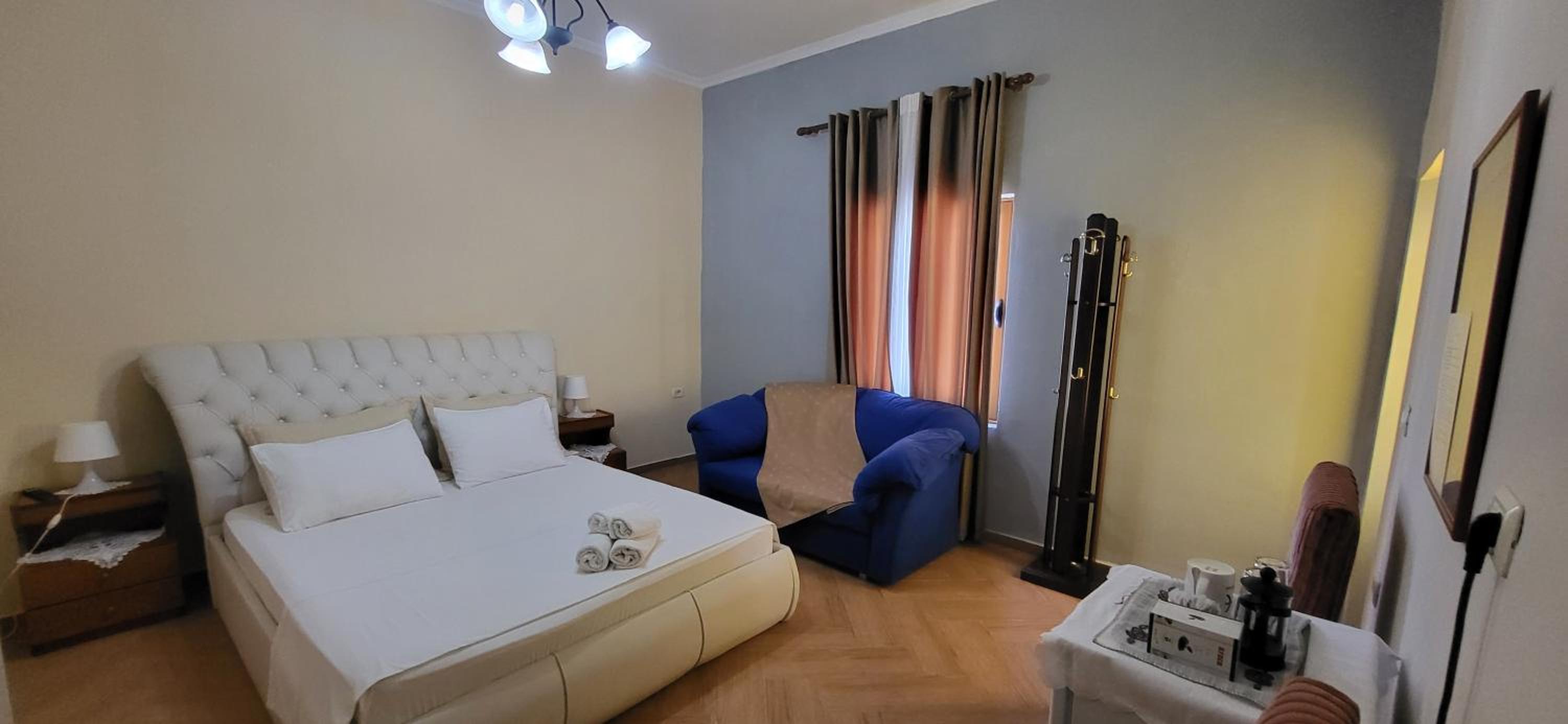 Jon rooms