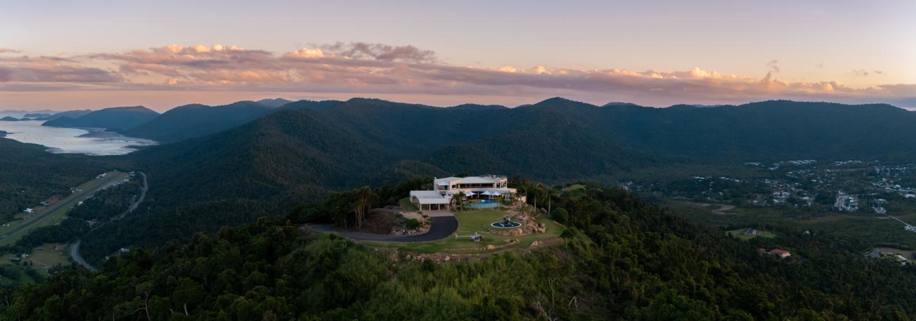Parc Exclusif, Airlie Beach - 360 island views from a mountain top