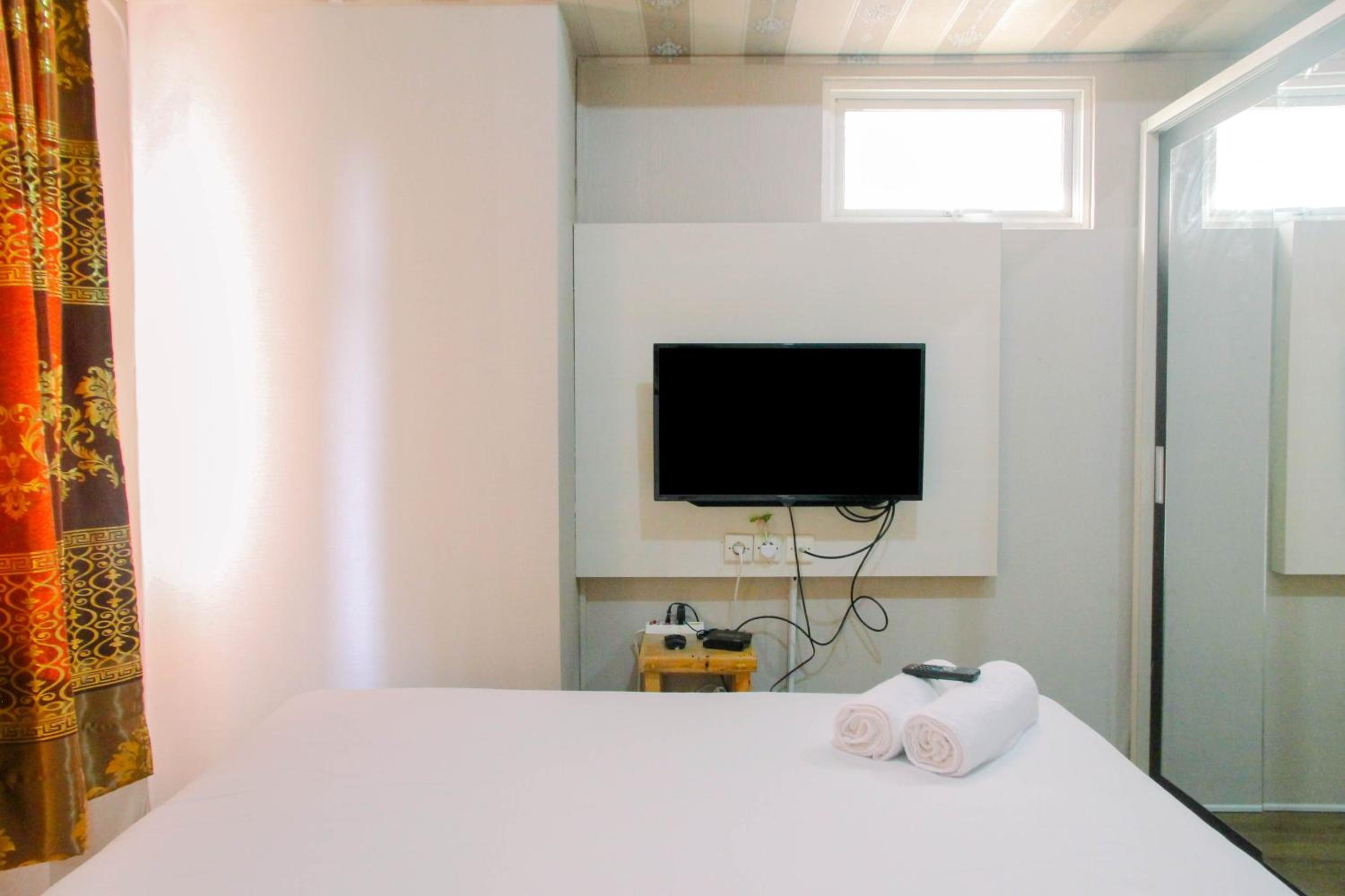 Modern Furnished 3BR at Springlake Summarecon Bekasi Apartment By Travelio