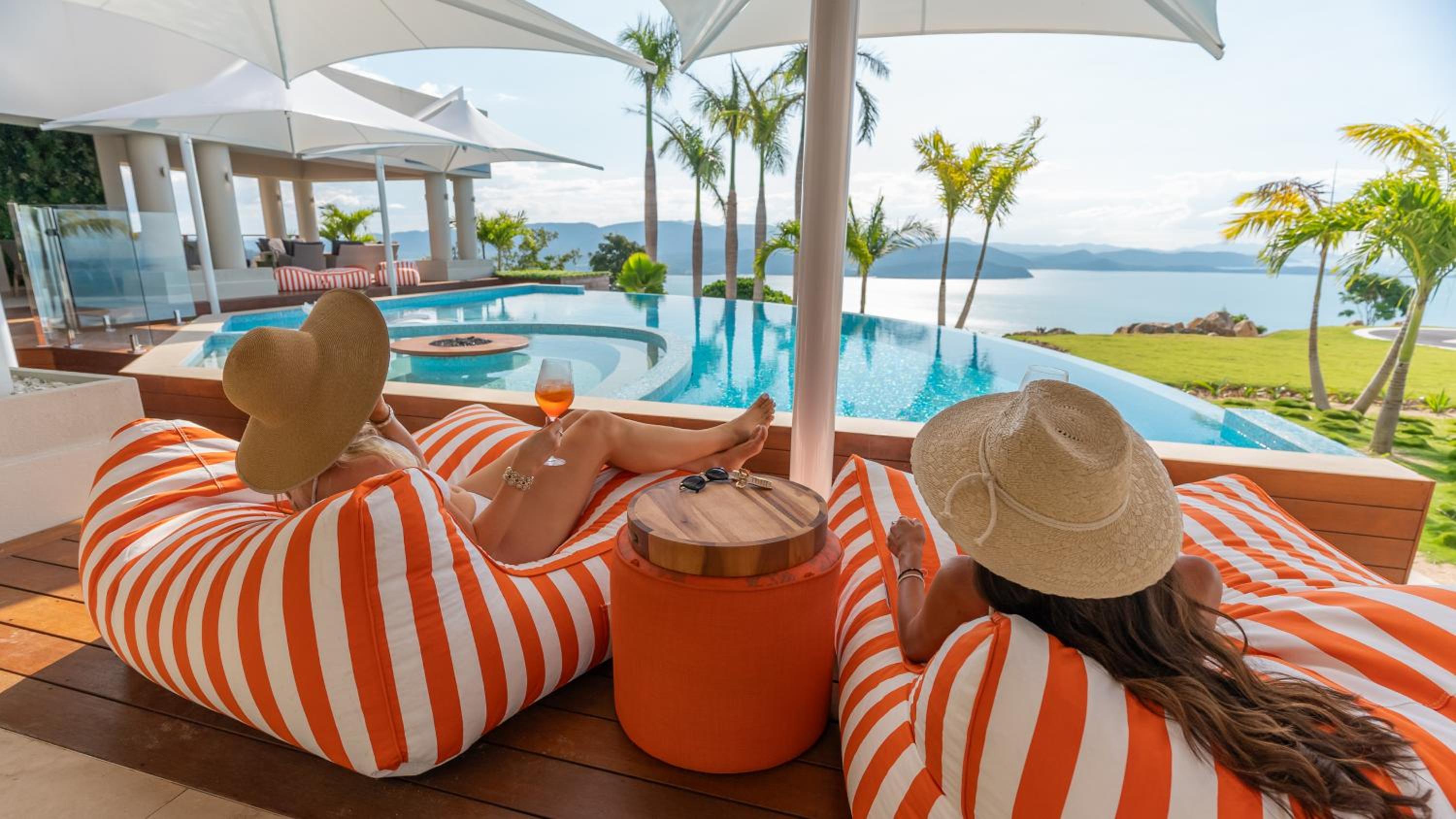 Parc Exclusif, Airlie Beach - 360 island views from a mountain top