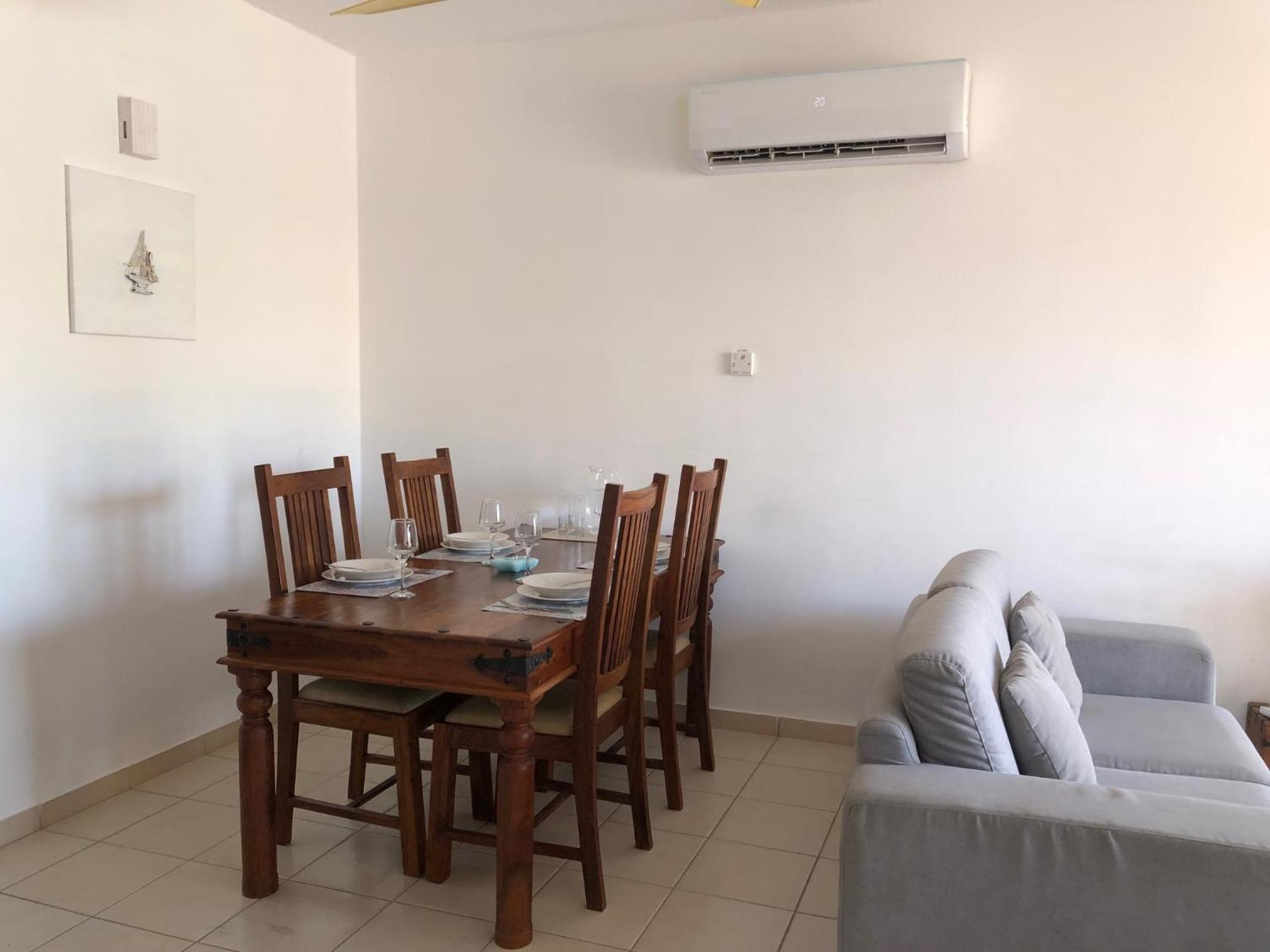 Kings Palace - Stylish 2 bed apartment with sea views