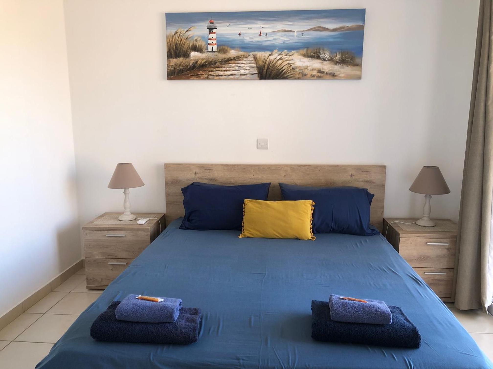 Kings Palace - Stylish 2 bed apartment with sea views