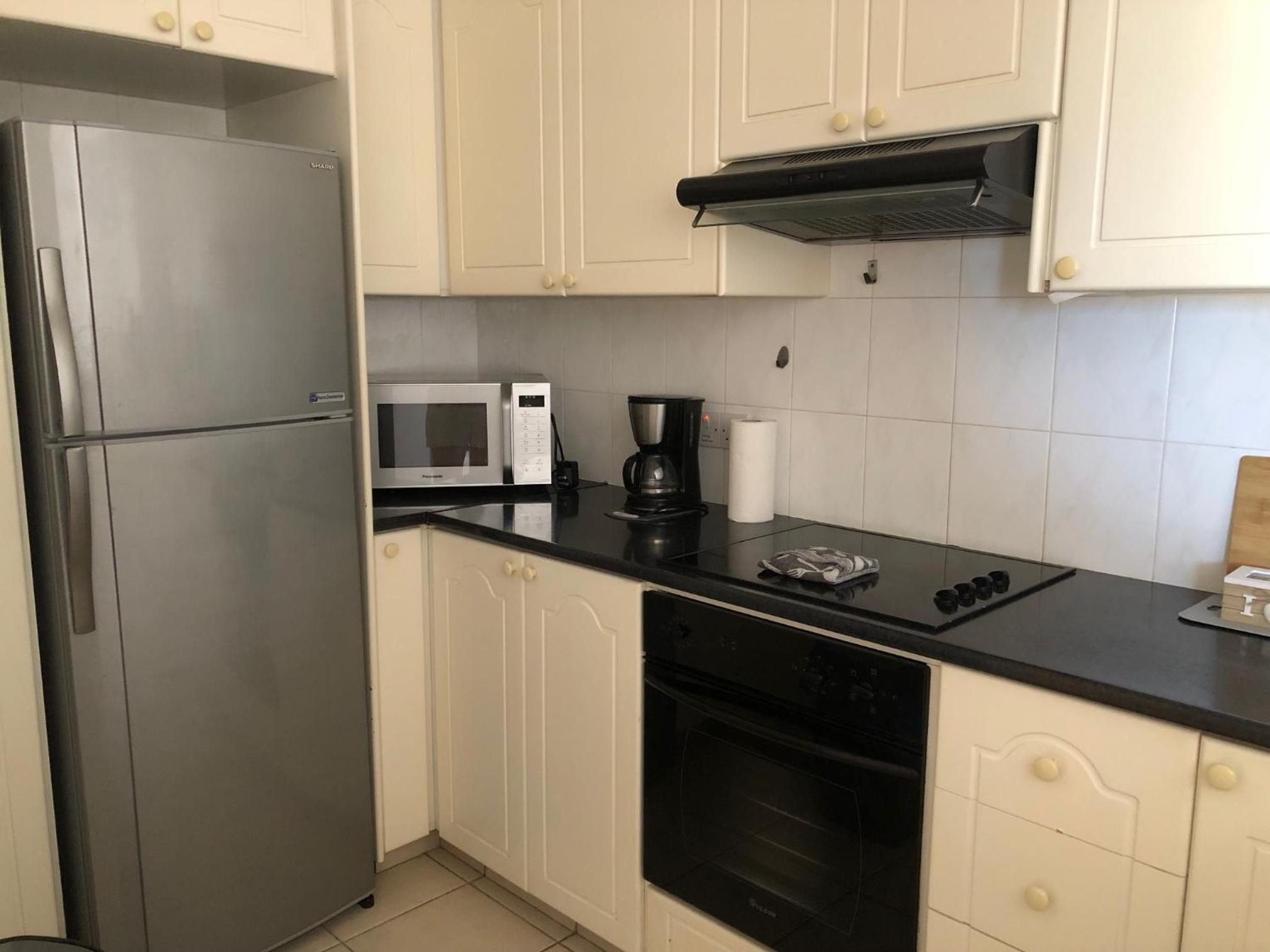 Kings Palace - Stylish 2 bed apartment with sea views