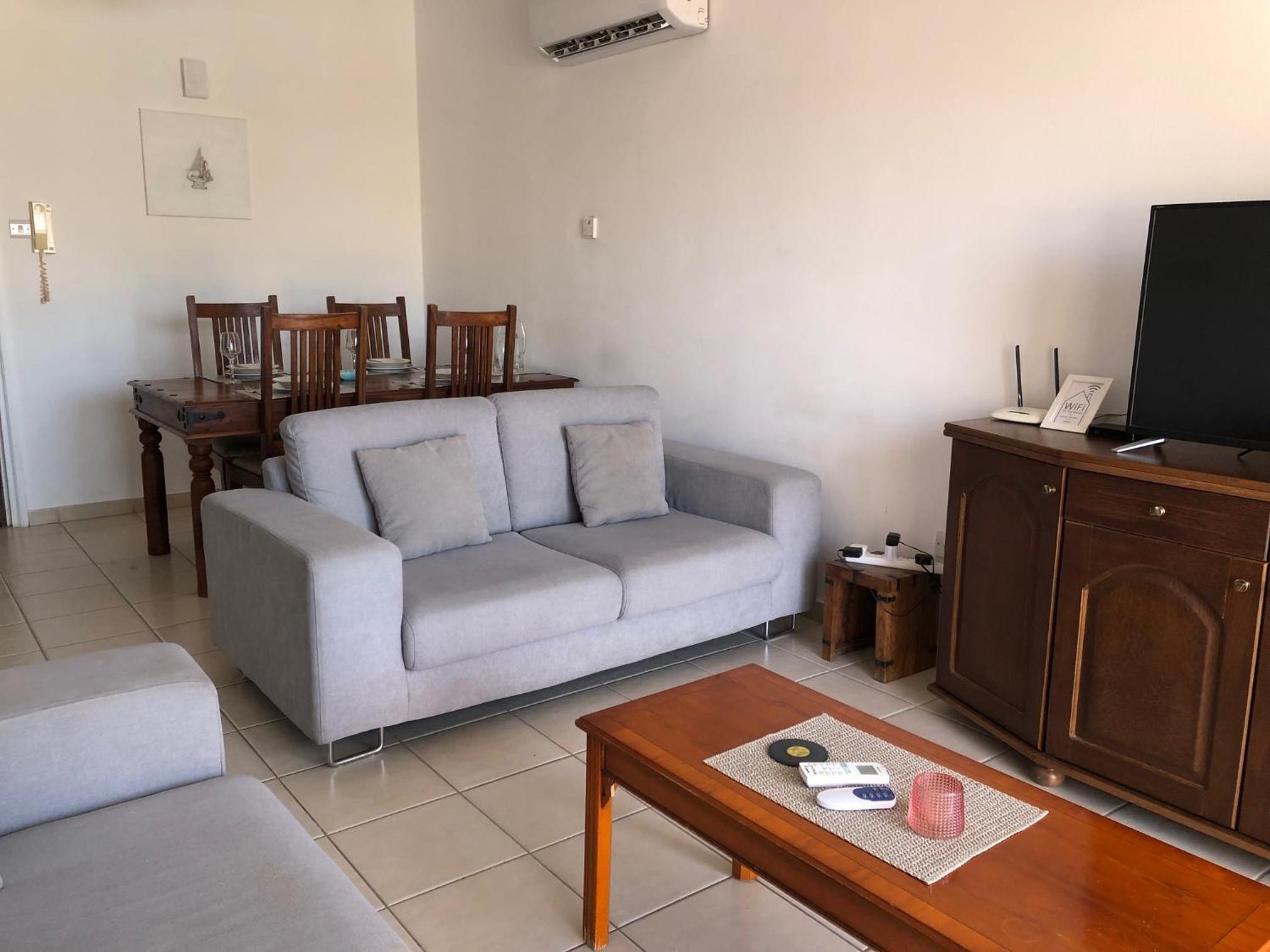 Kings Palace - Stylish 2 bed apartment with sea views