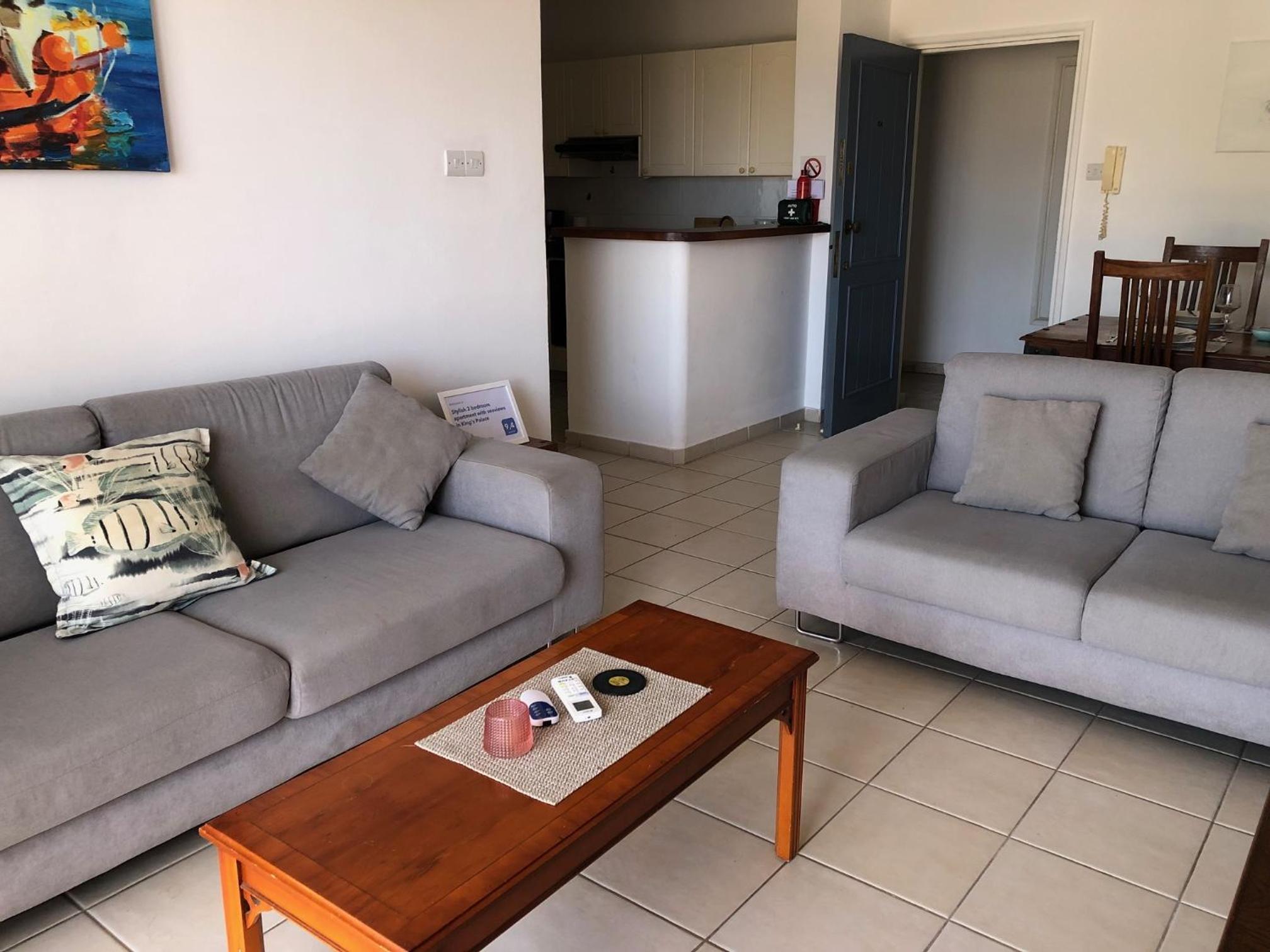 Kings Palace - Stylish 2 bed apartment with sea views