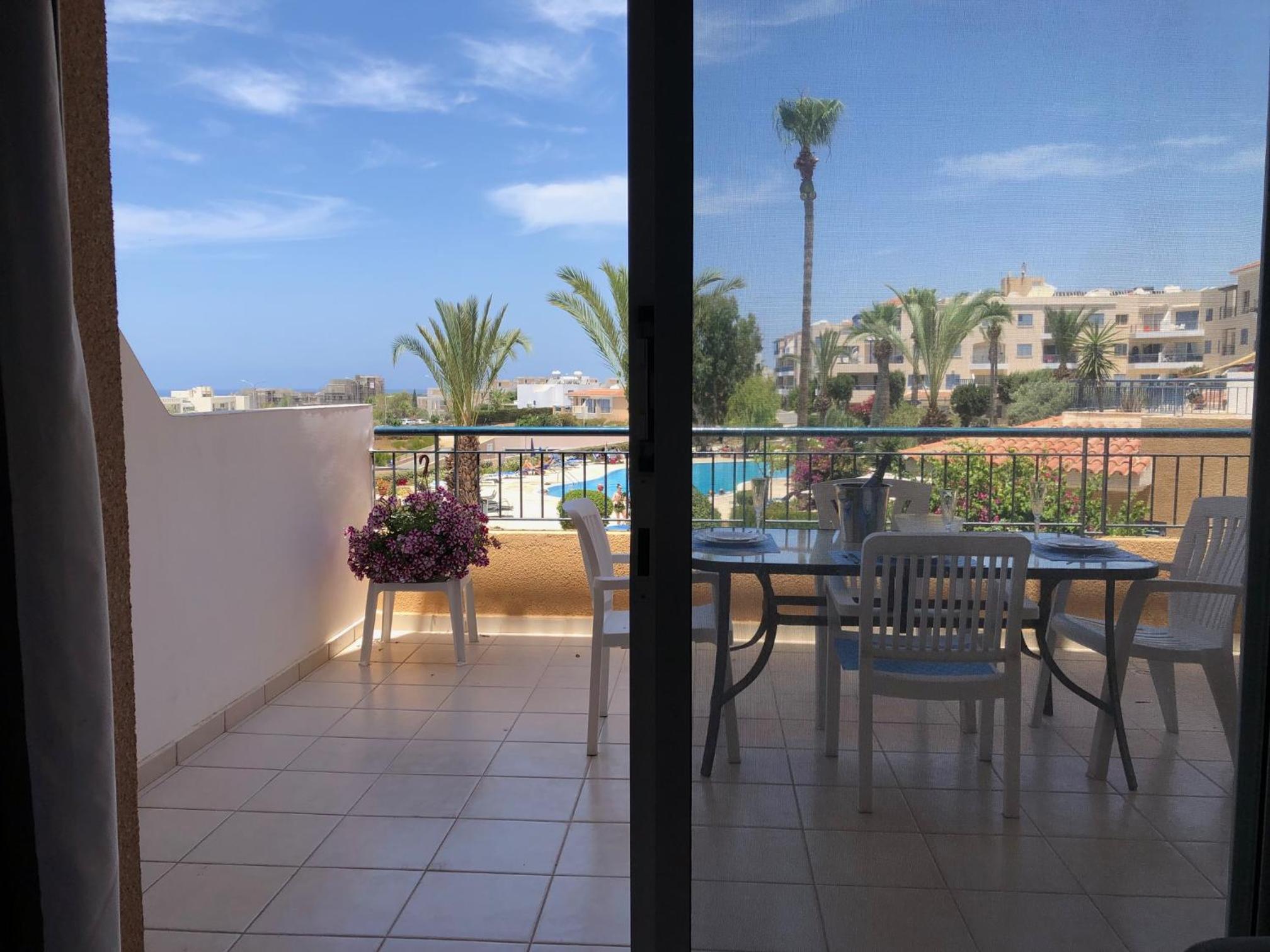 Kings Palace - Stylish 2 bed apartment with sea views
