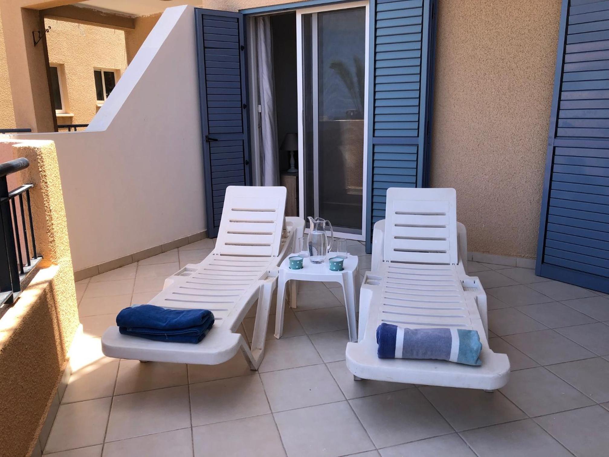 Kings Palace - Stylish 2 bed apartment with sea views