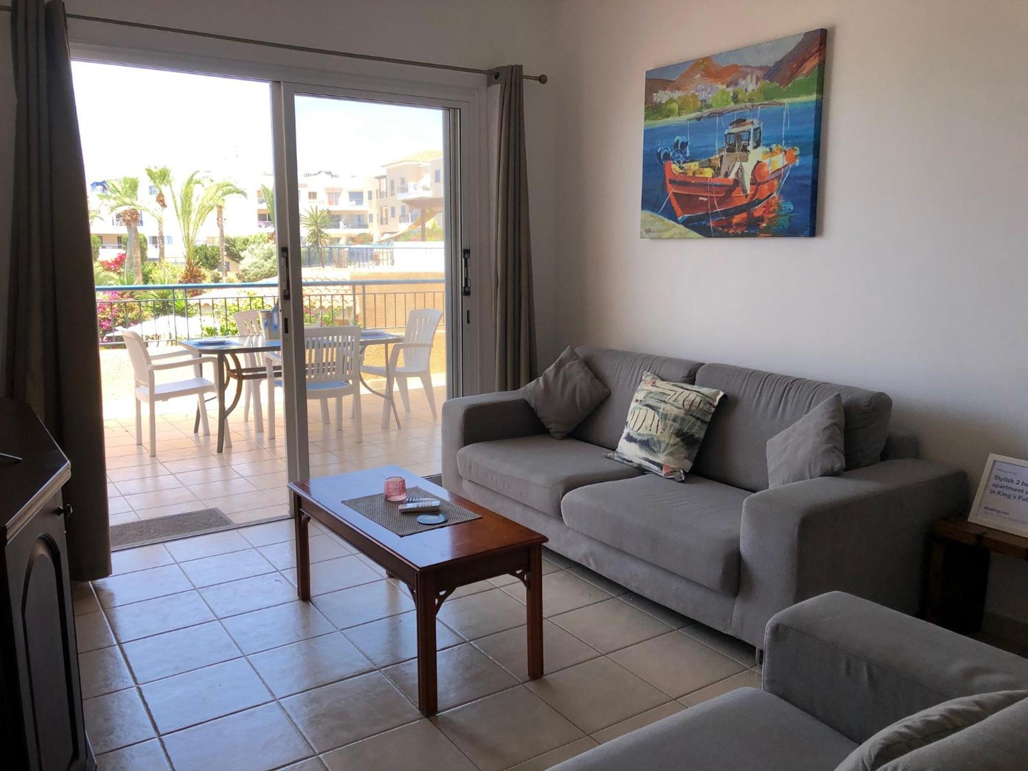 Kings Palace - Stylish 2 bed apartment with sea views