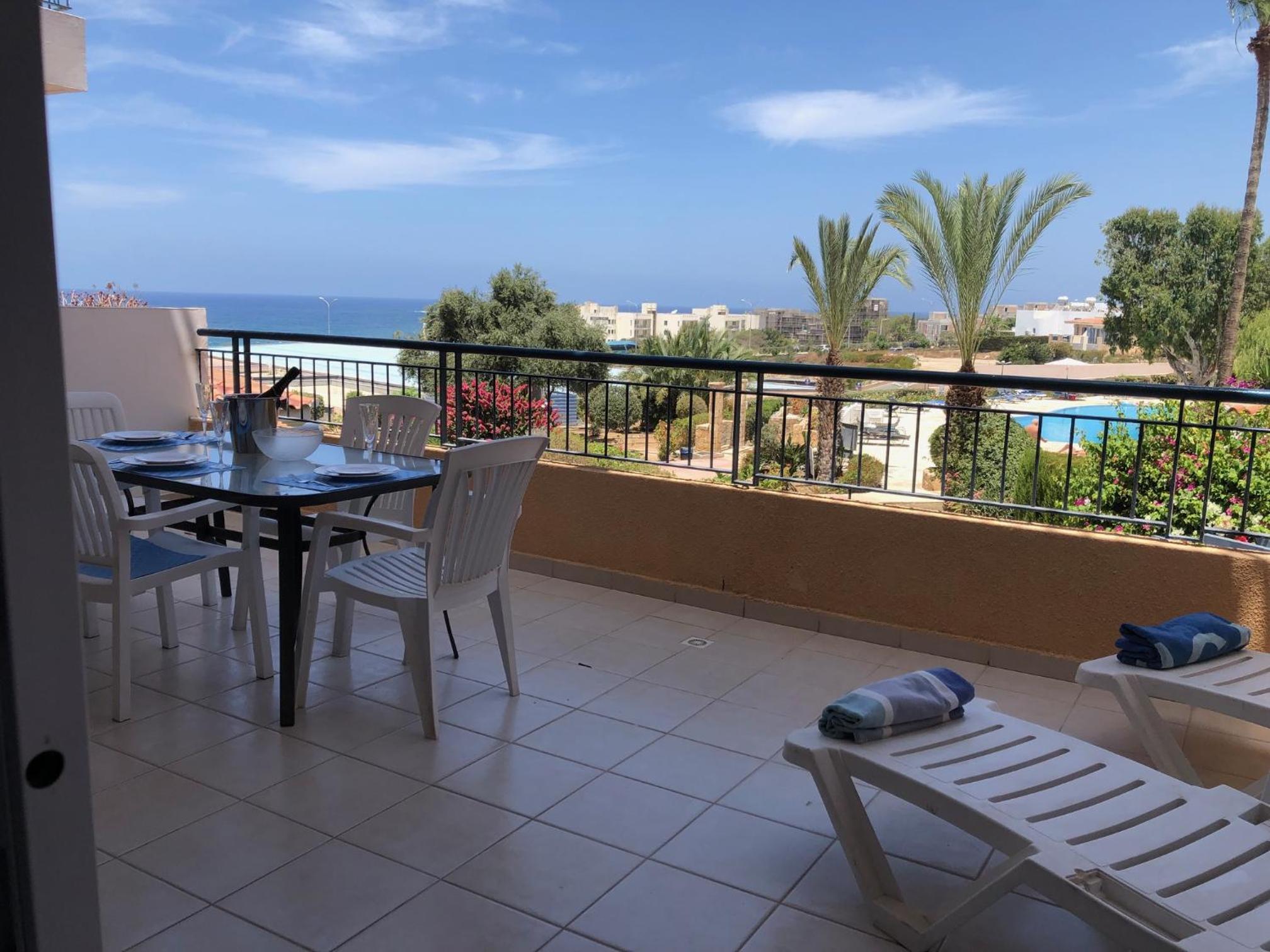Kings Palace - Stylish 2 bed apartment with sea views
