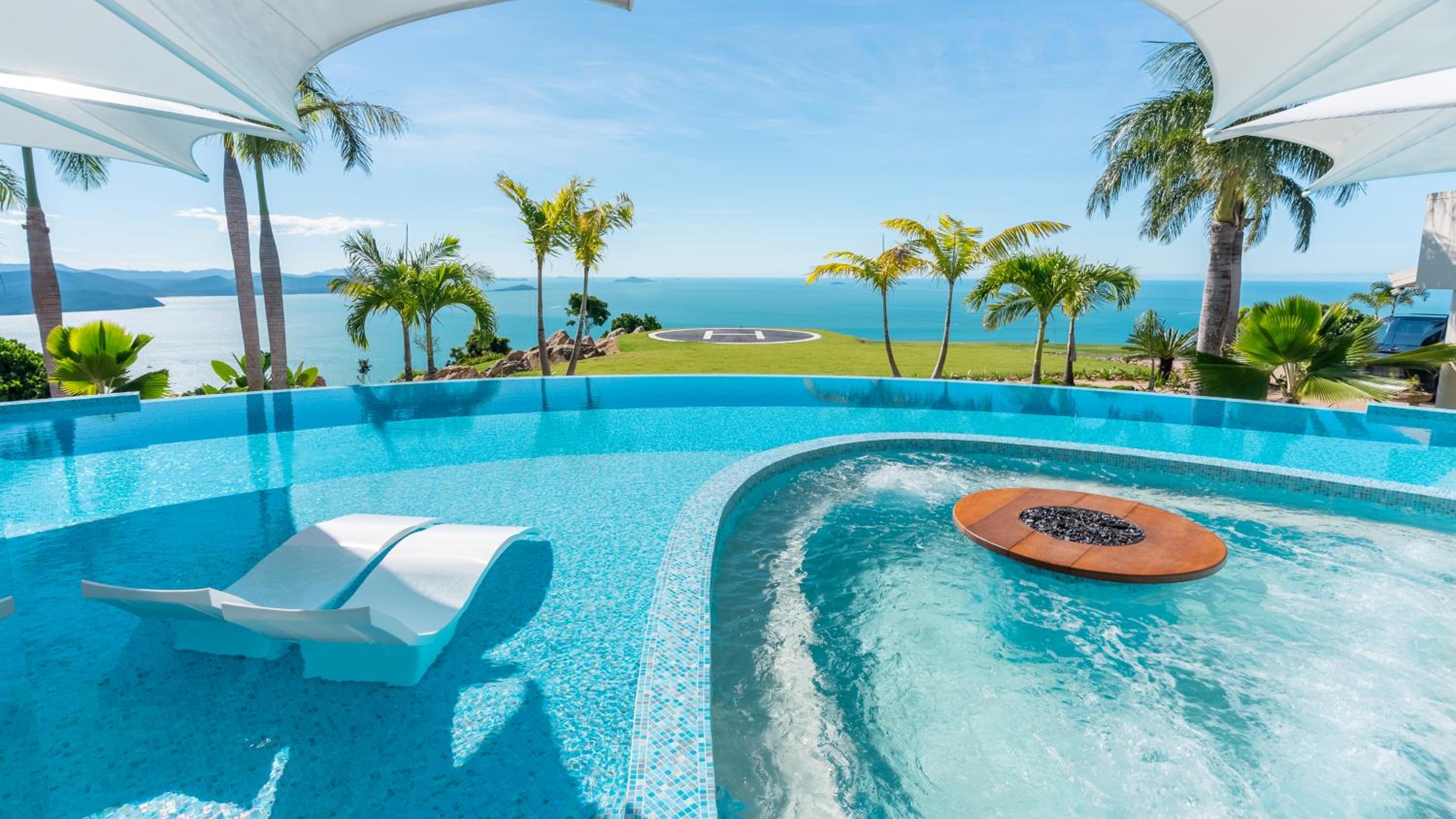 Parc Exclusif, Airlie Beach - 360 island views from a mountain top
