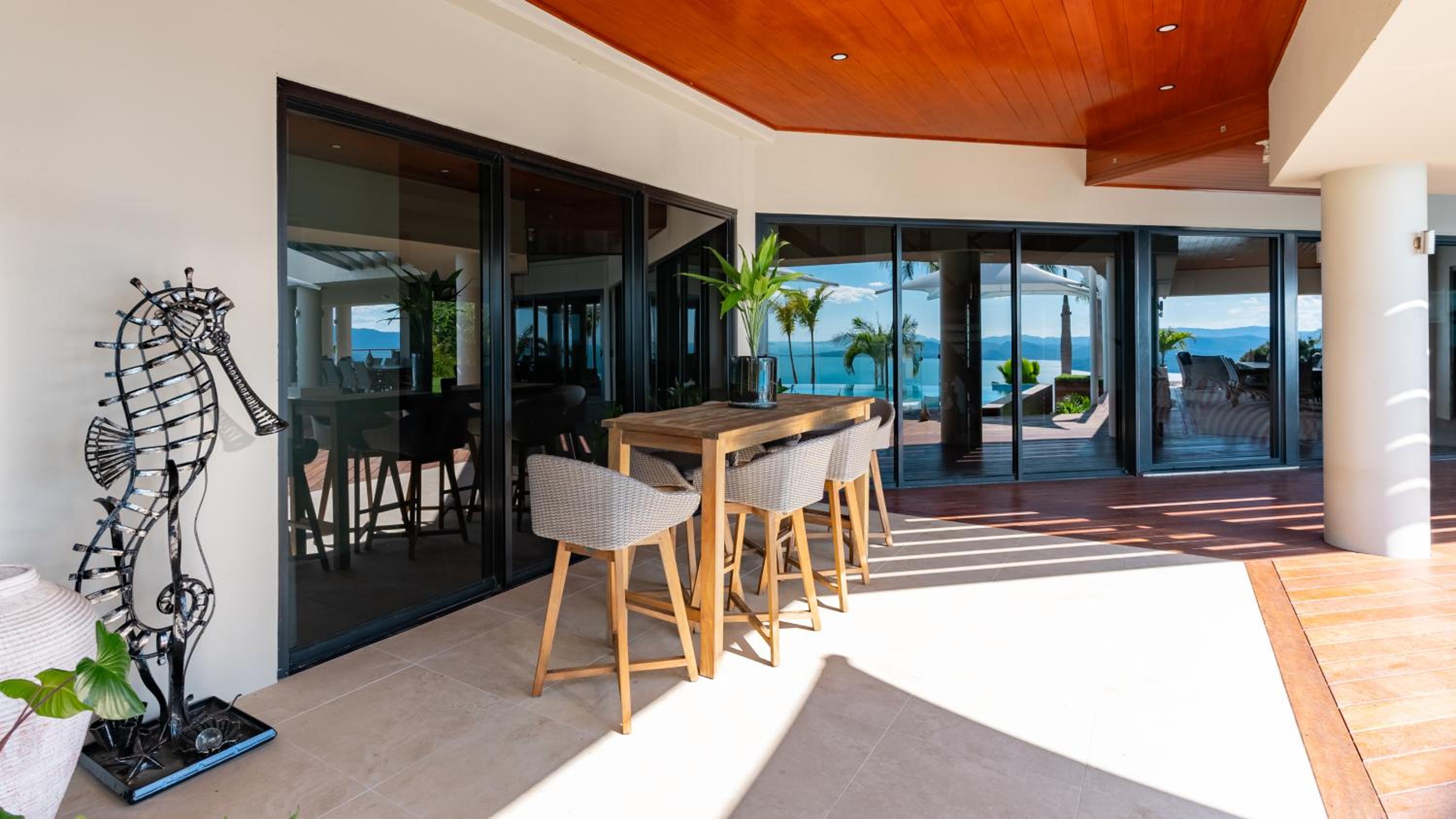 Parc Exclusif, Airlie Beach - 360 island views from a mountain top