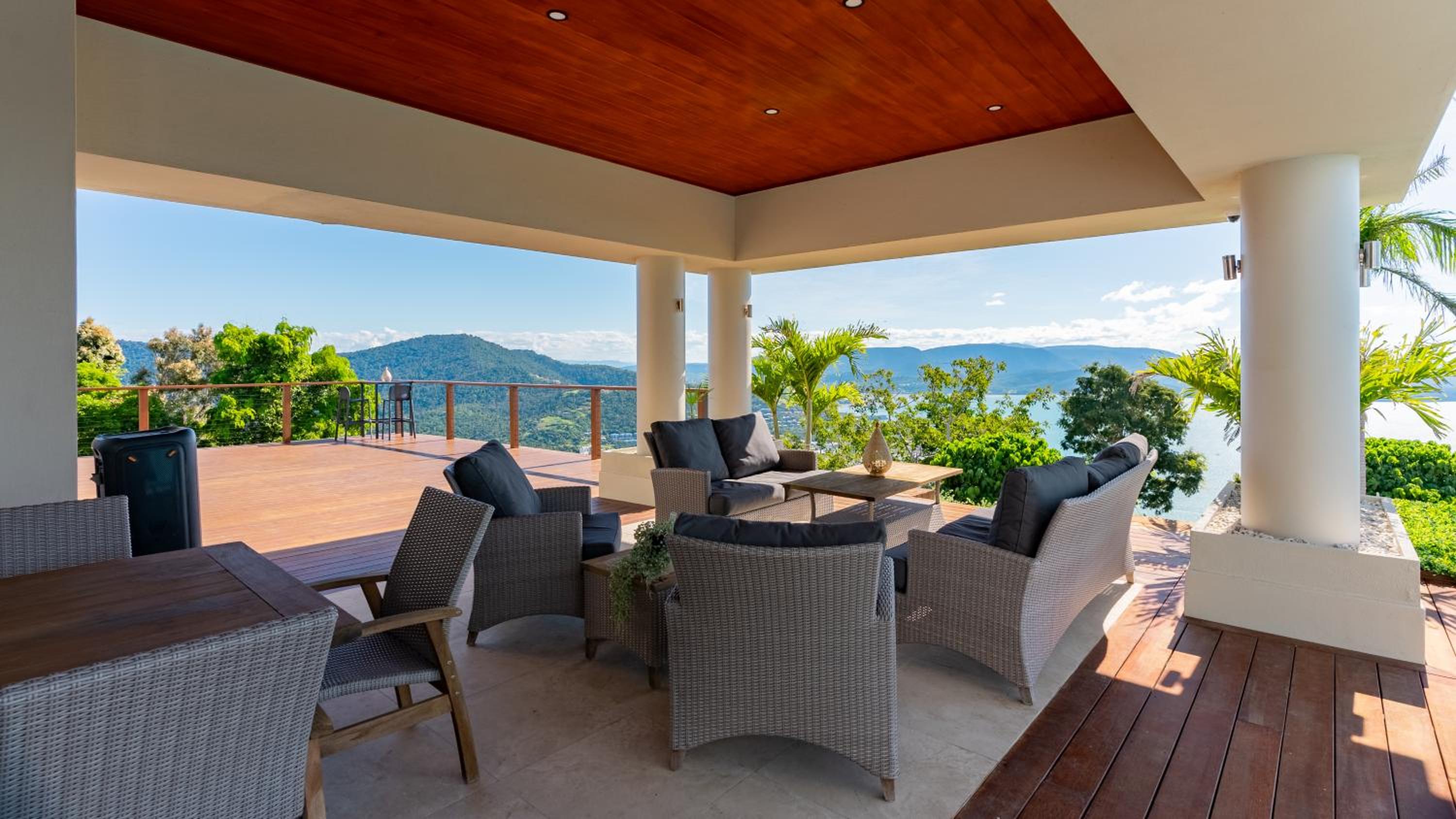 Parc Exclusif, Airlie Beach - 360 island views from a mountain top