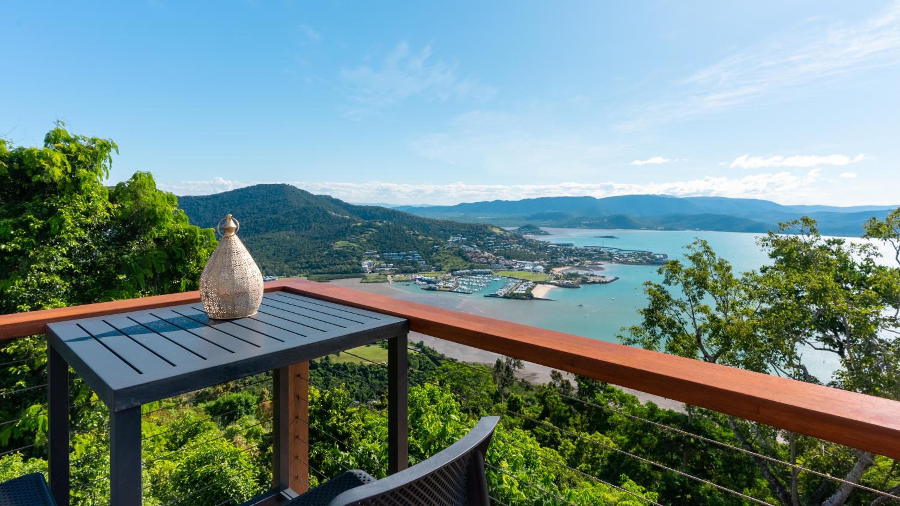 Parc Exclusif, Airlie Beach - 360 island views from a mountain top
