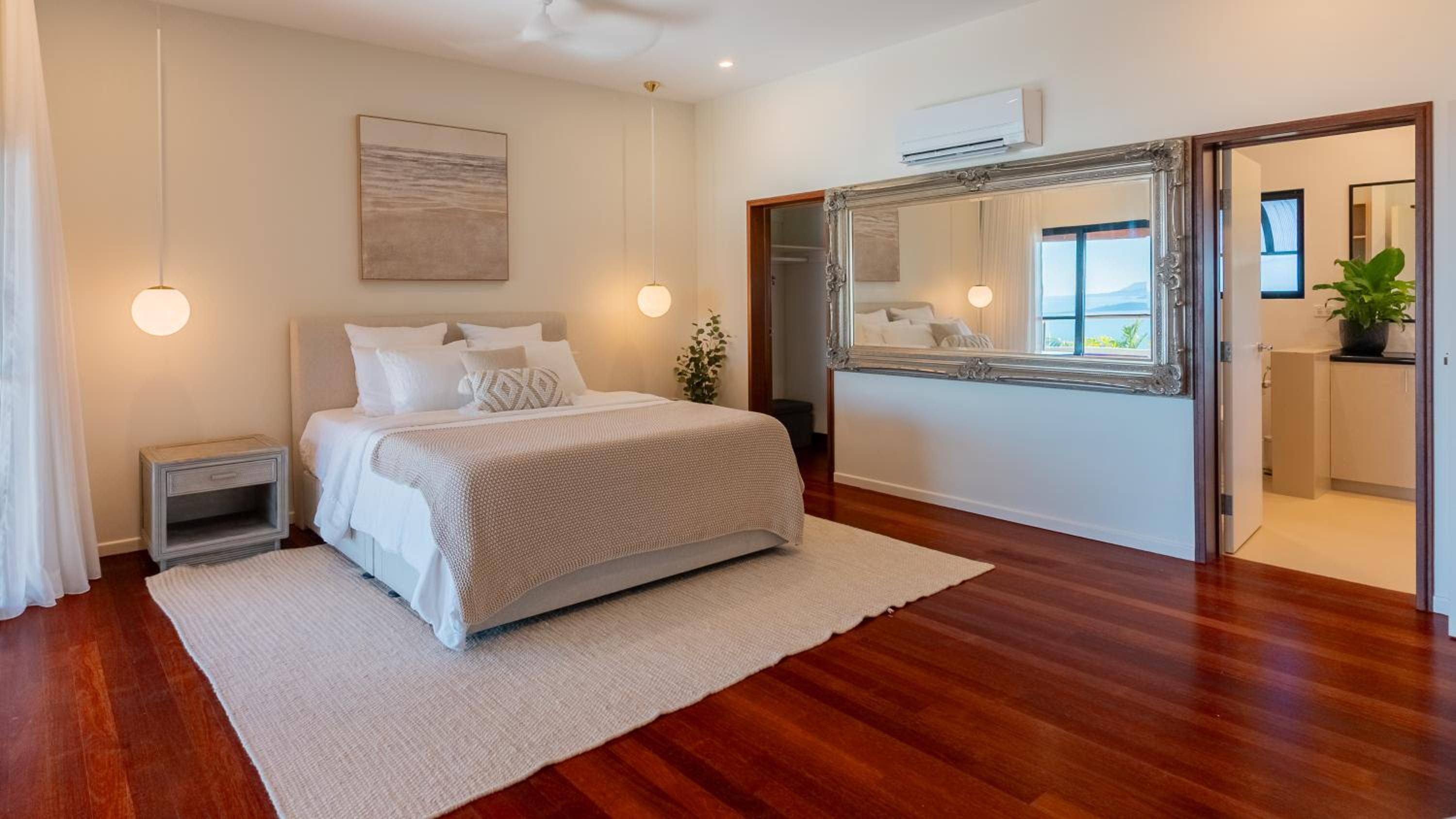 Parc Exclusif, Airlie Beach - 360 island views from a mountain top