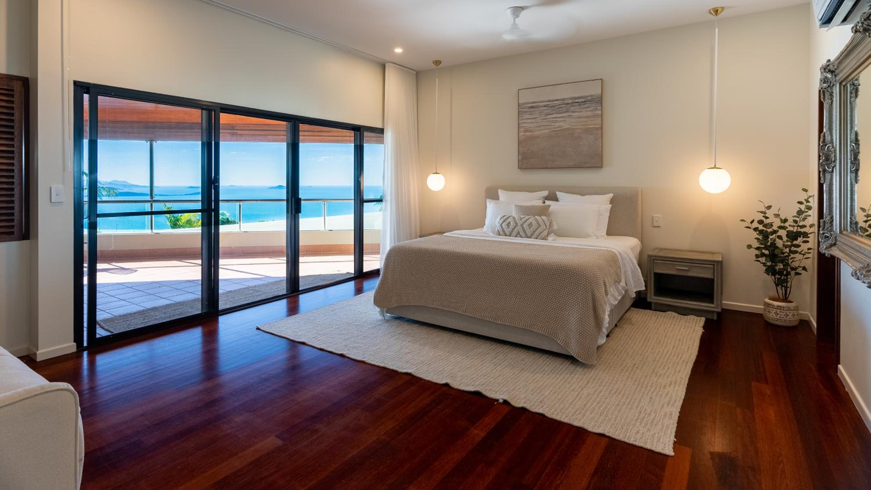 Parc Exclusif, Airlie Beach - 360 island views from a mountain top