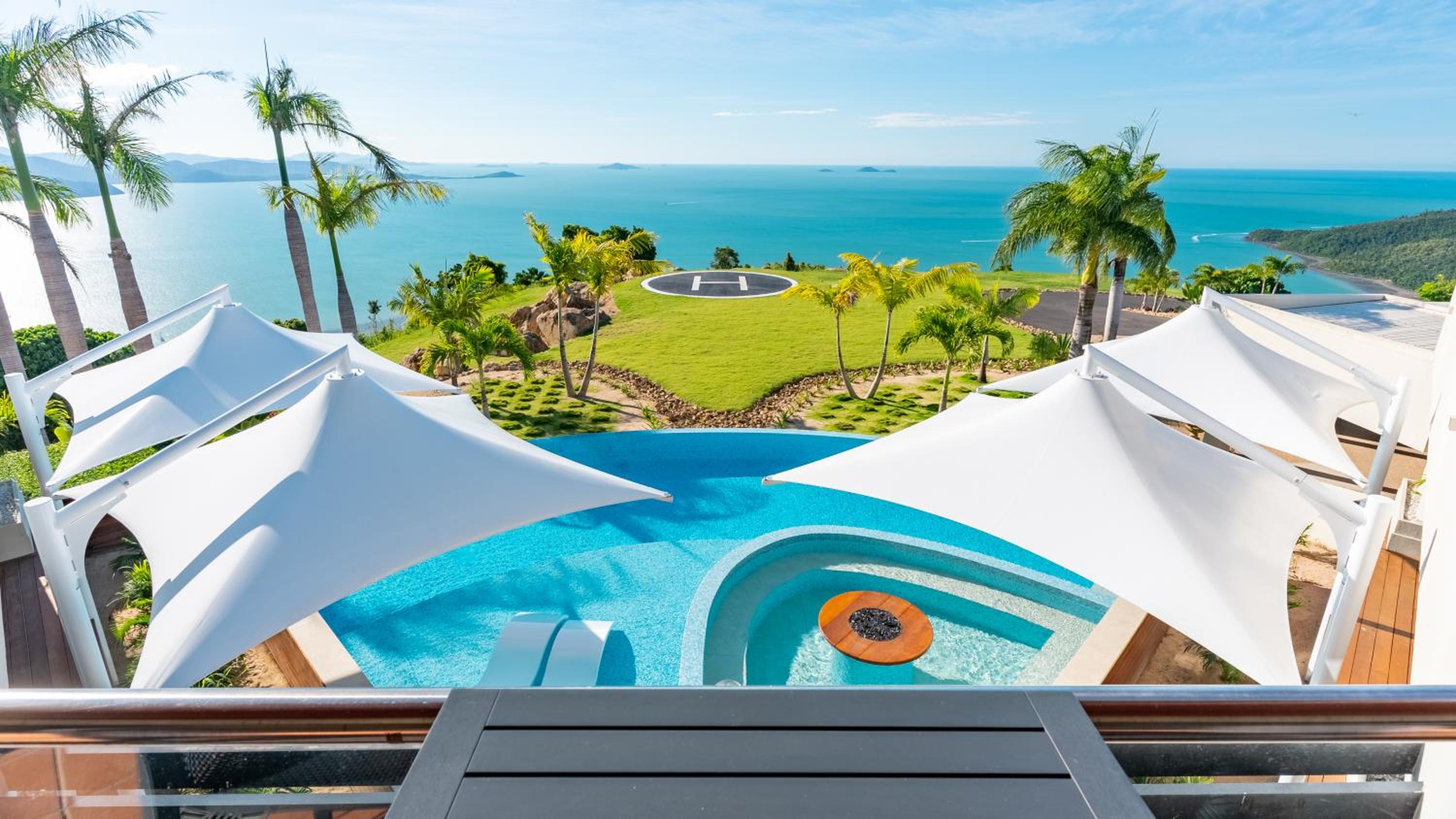 Parc Exclusif, Airlie Beach - 360 island views from a mountain top