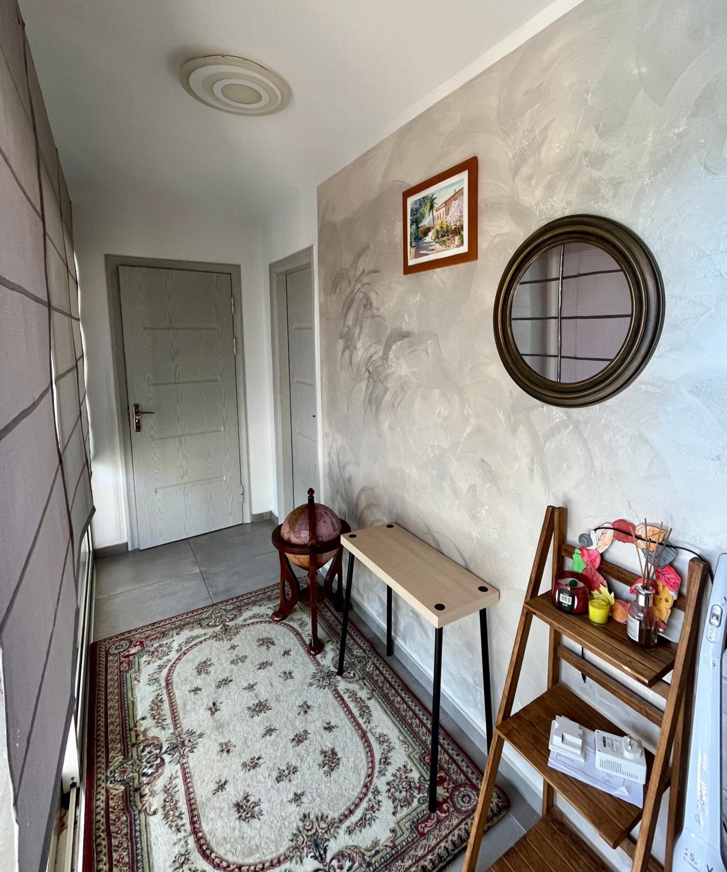 A Detached Floor