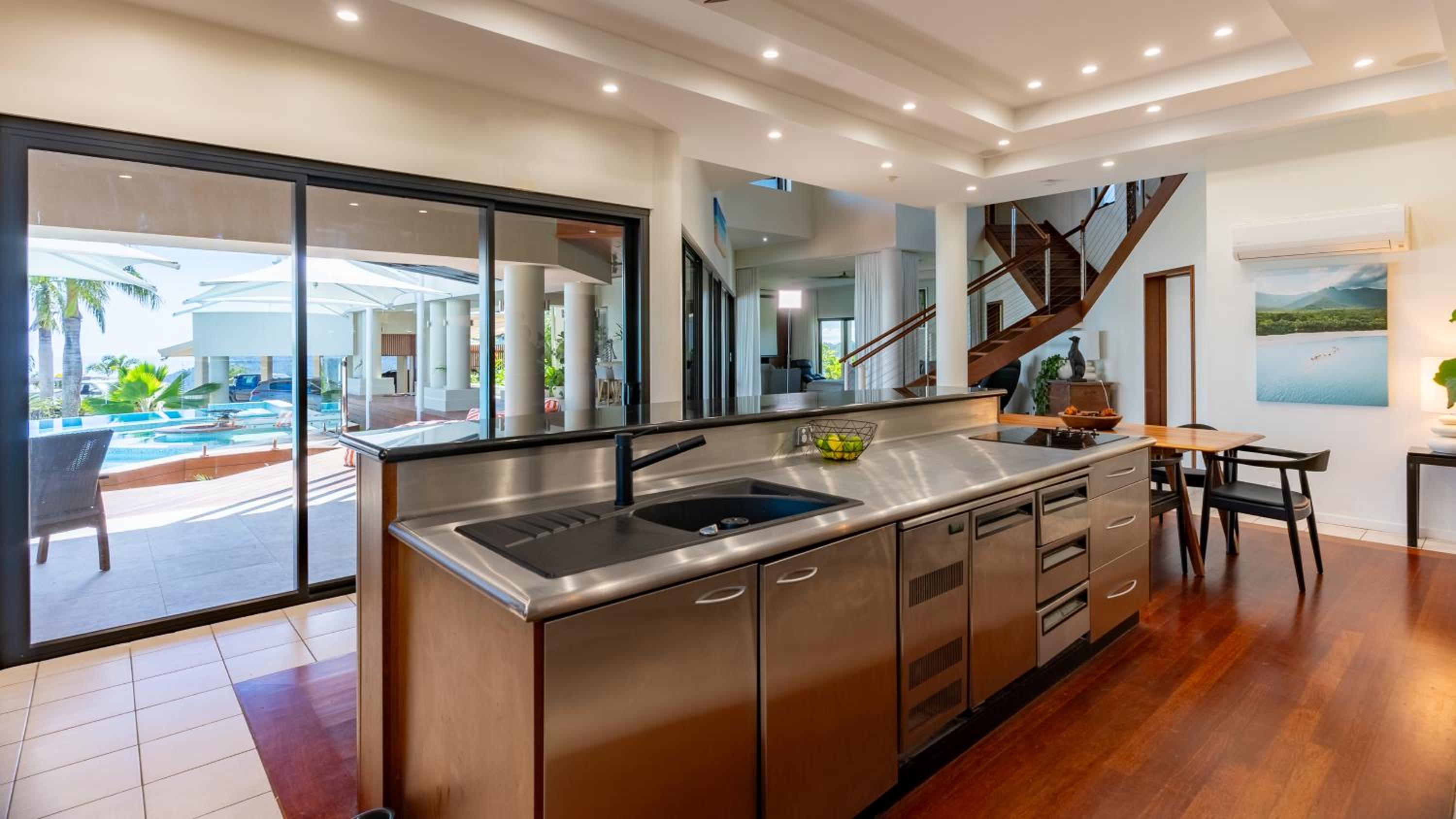 Parc Exclusif, Airlie Beach - 360 island views from a mountain top