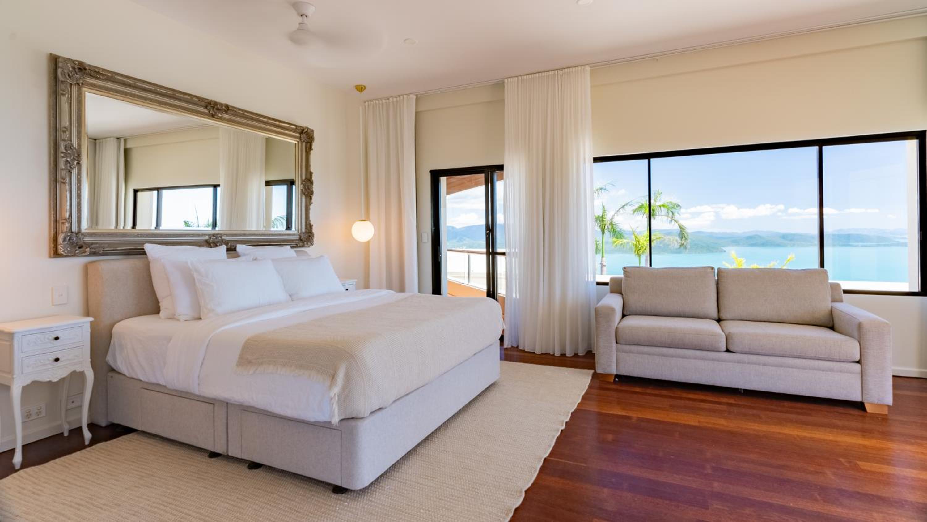 Parc Exclusif, Airlie Beach - 360 island views from a mountain top