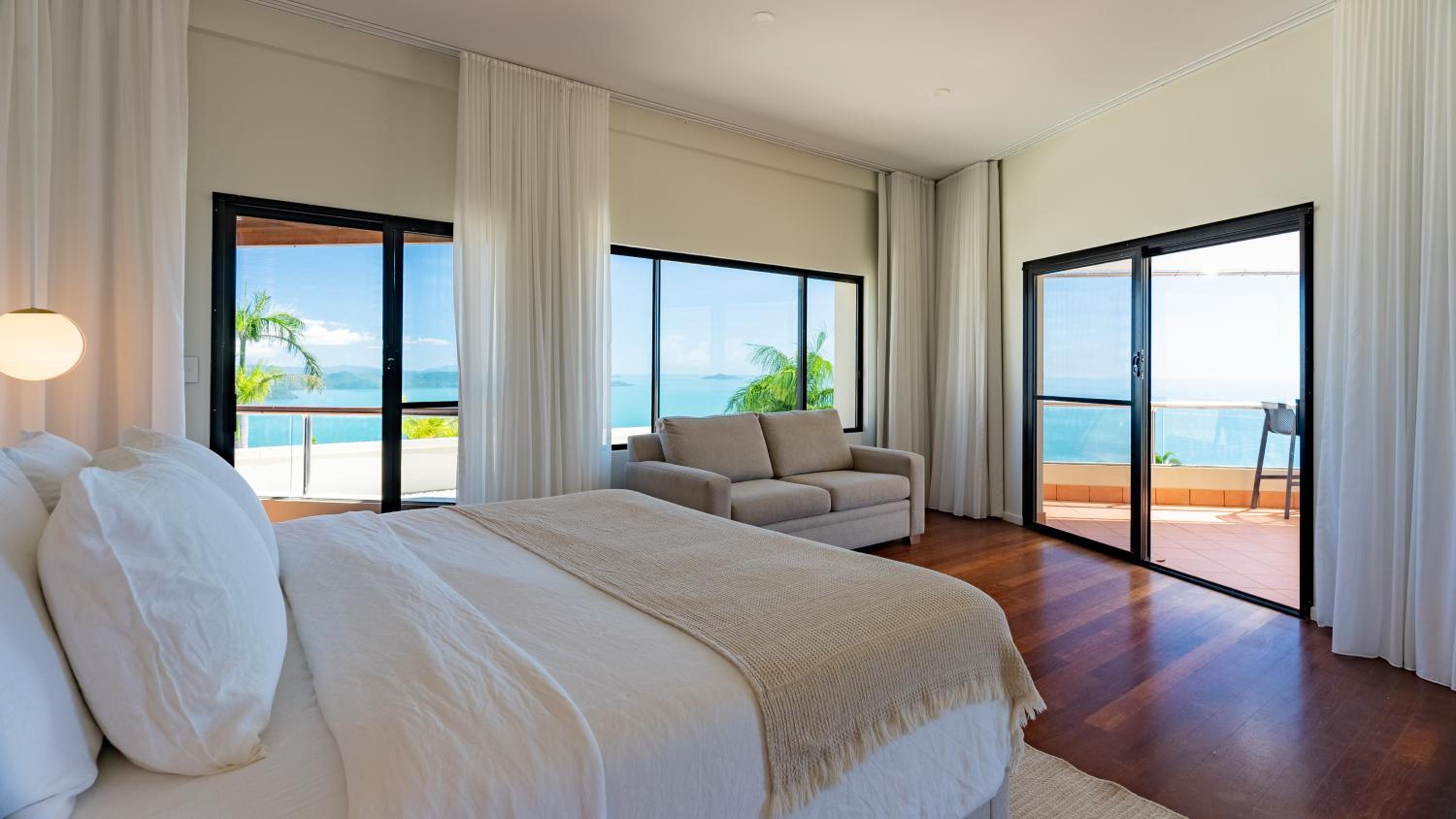 Parc Exclusif, Airlie Beach - 360 island views from a mountain top