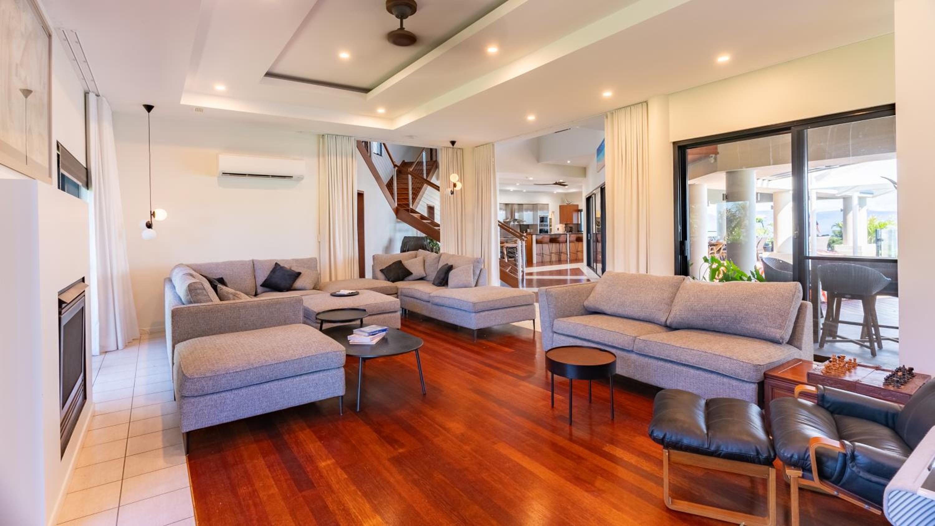 Parc Exclusif, Airlie Beach - 360 island views from a mountain top