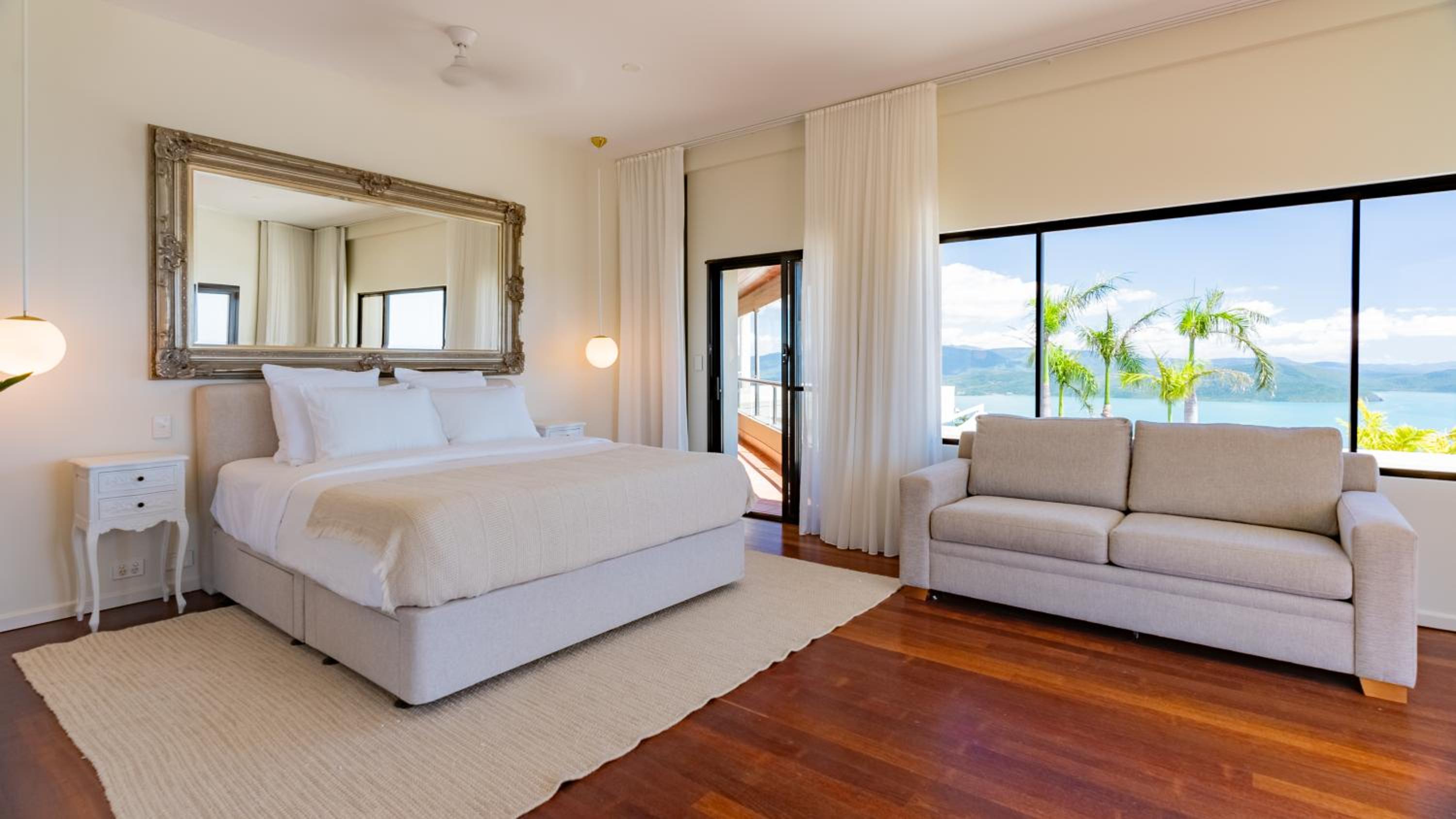 Parc Exclusif, Airlie Beach - 360 island views from a mountain top