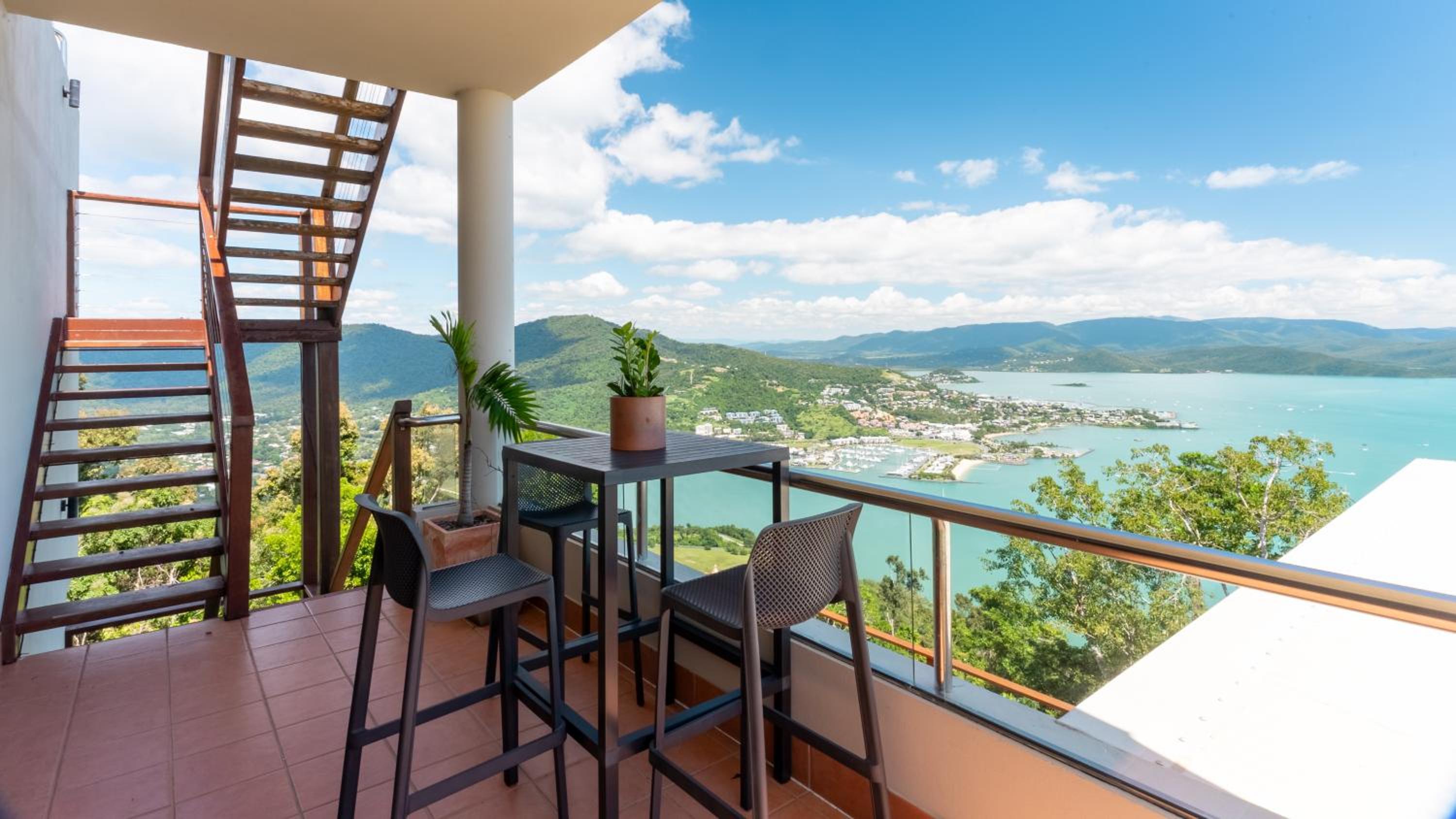 Parc Exclusif, Airlie Beach - 360 island views from a mountain top