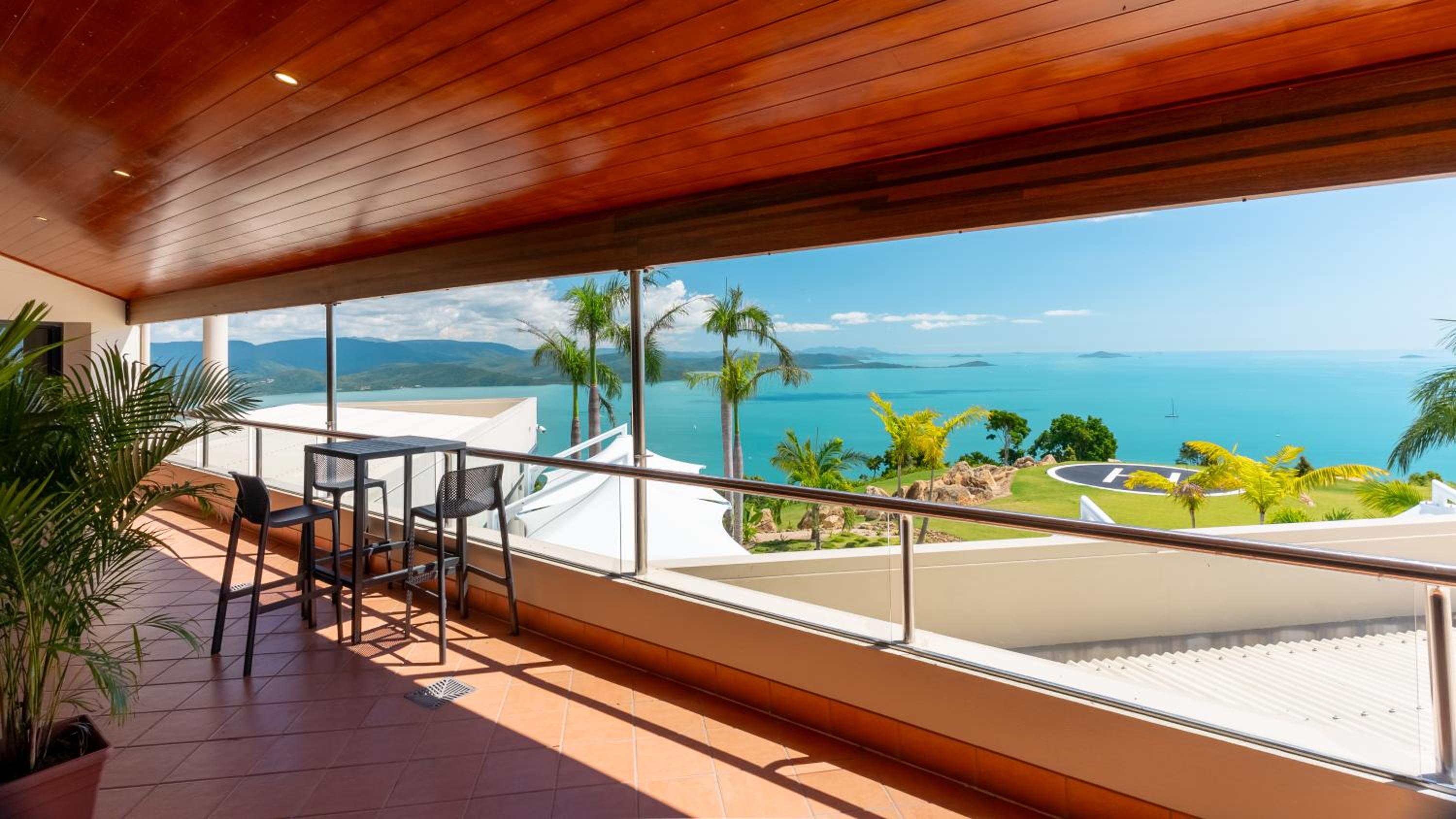 Parc Exclusif, Airlie Beach - 360 island views from a mountain top