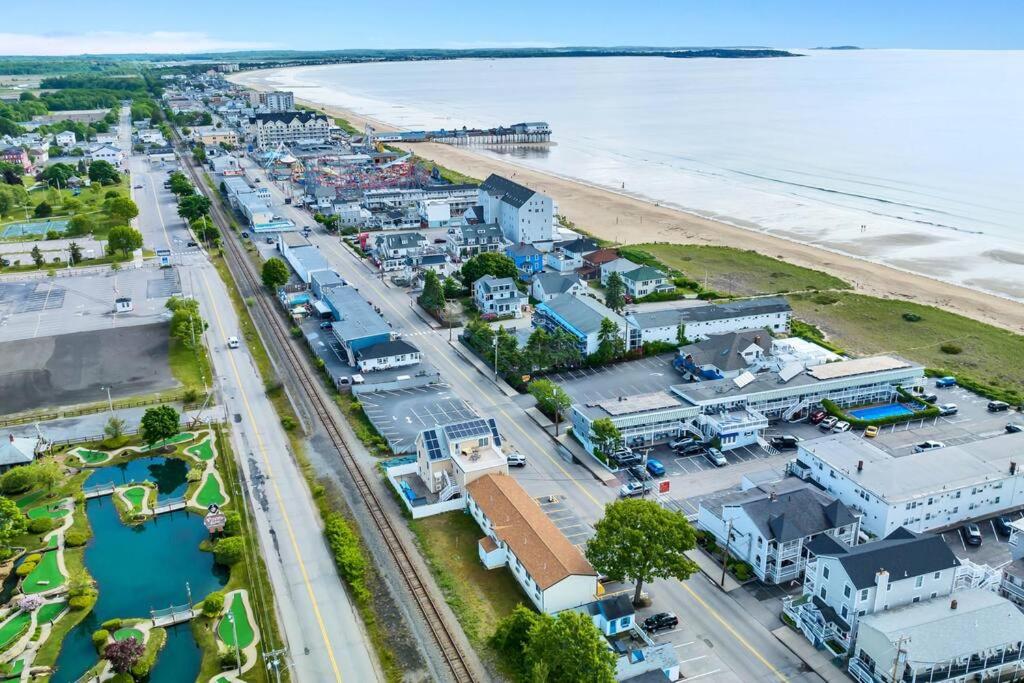 Soothing Oceanfront Haven with Panoramic Views