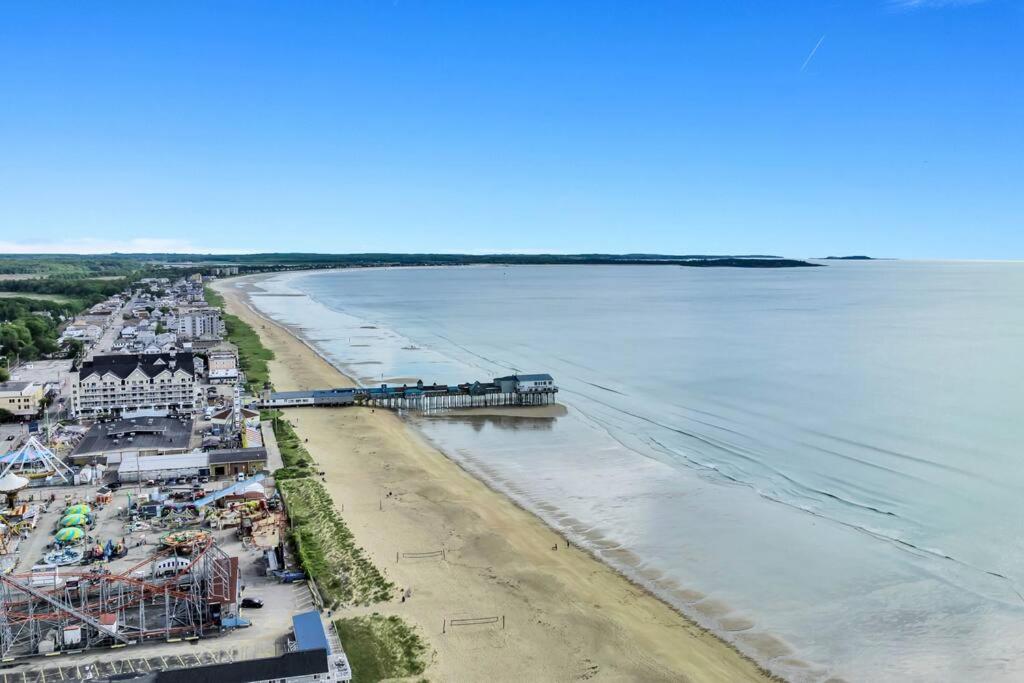 Soothing Oceanfront Haven with Panoramic Views