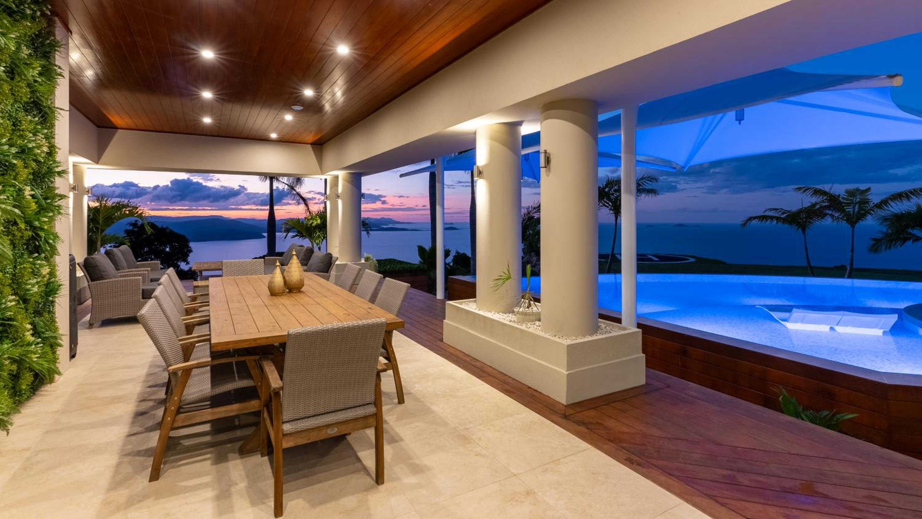 Parc Exclusif, Airlie Beach - 360 island views from a mountain top